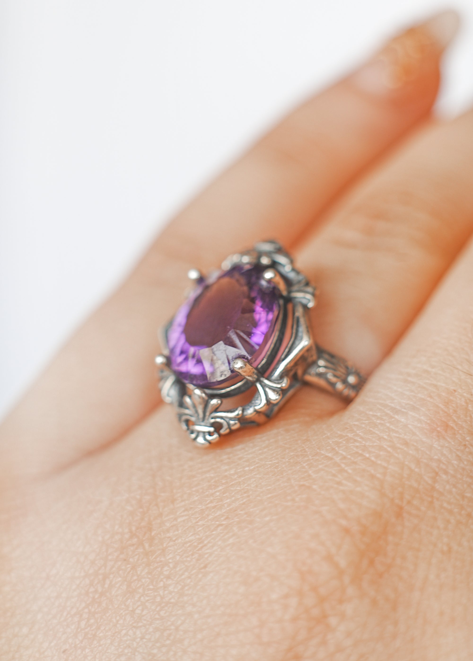 Anillo de Amatista en Plata – Calidad Extra y Adaptable – Protección, Calma y Espiritualidad