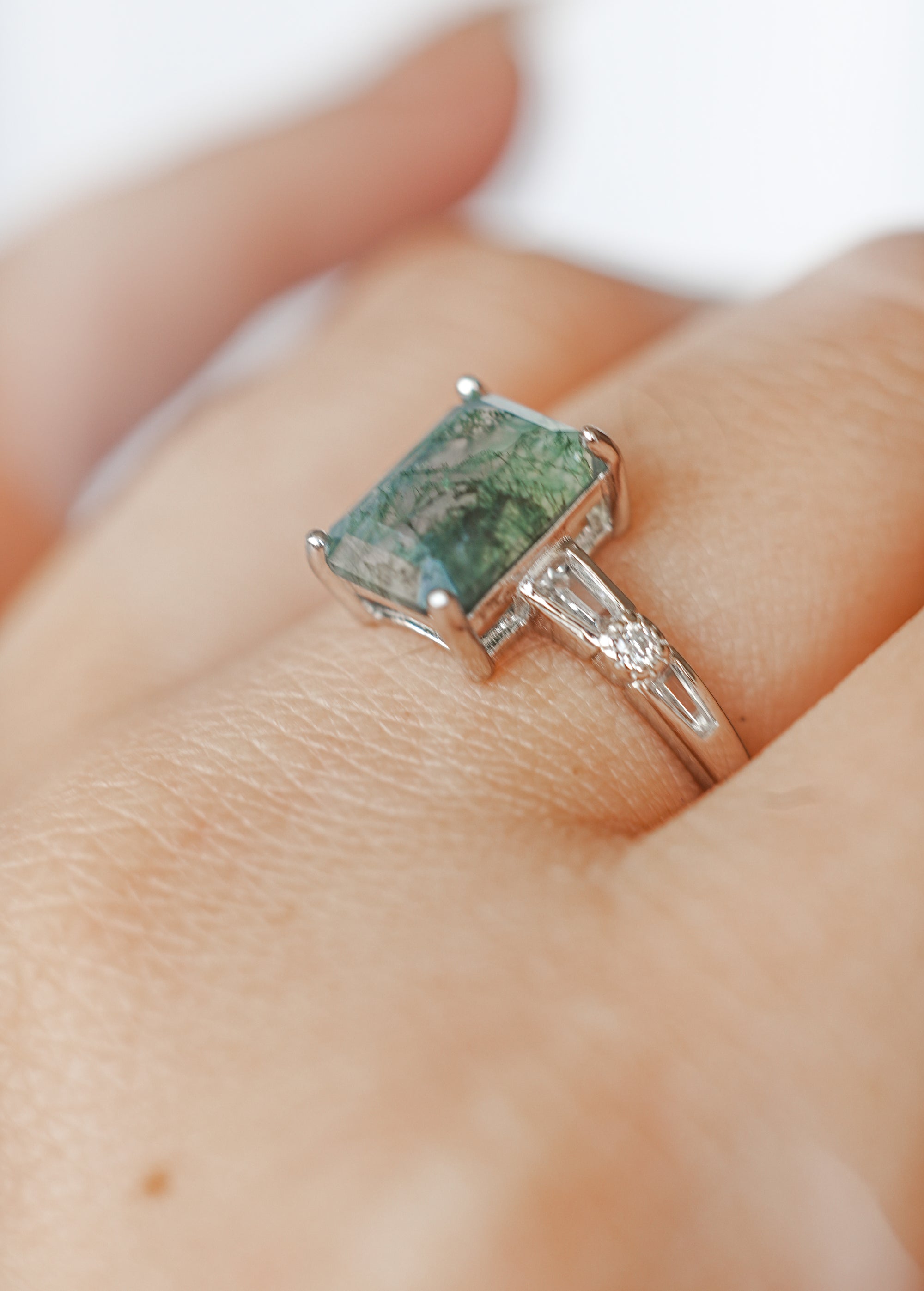 Anillo de Ágata Musgosa en Plata – Armonía, Crecimiento y Conexión con la Naturaleza