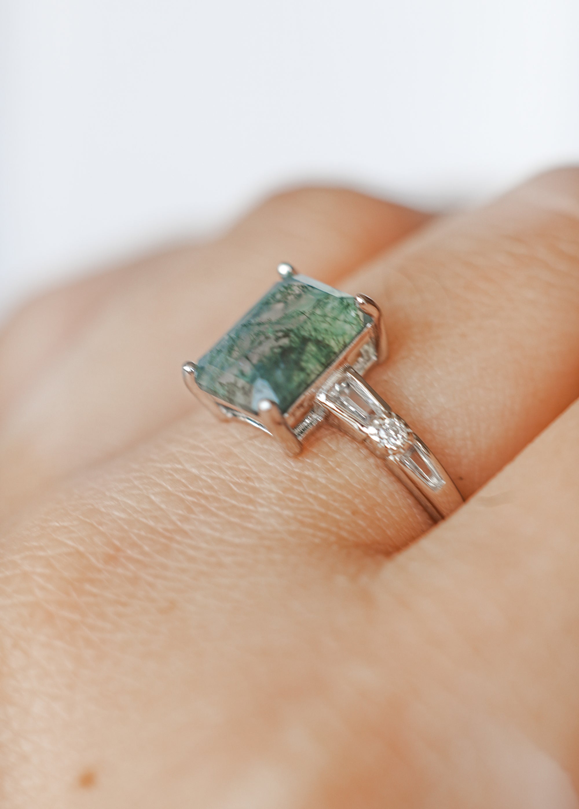 Anillo de Ágata Musgosa en Plata – Armonía, Crecimiento y Conexión con la Naturaleza