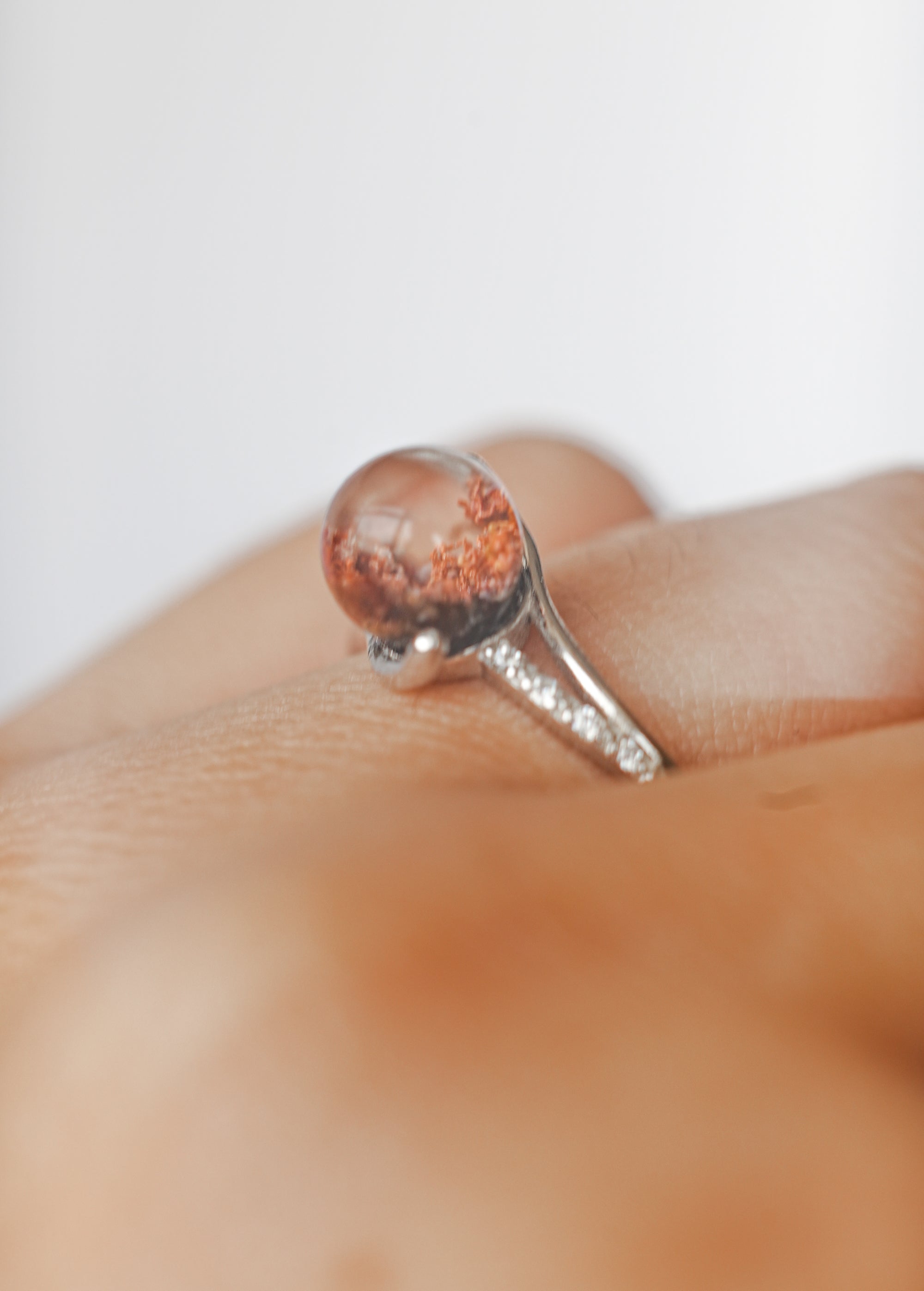 Anillo Redondo de Cuarzo Chamánico en Plata – Visión, Sanación y Conexión Espiritual