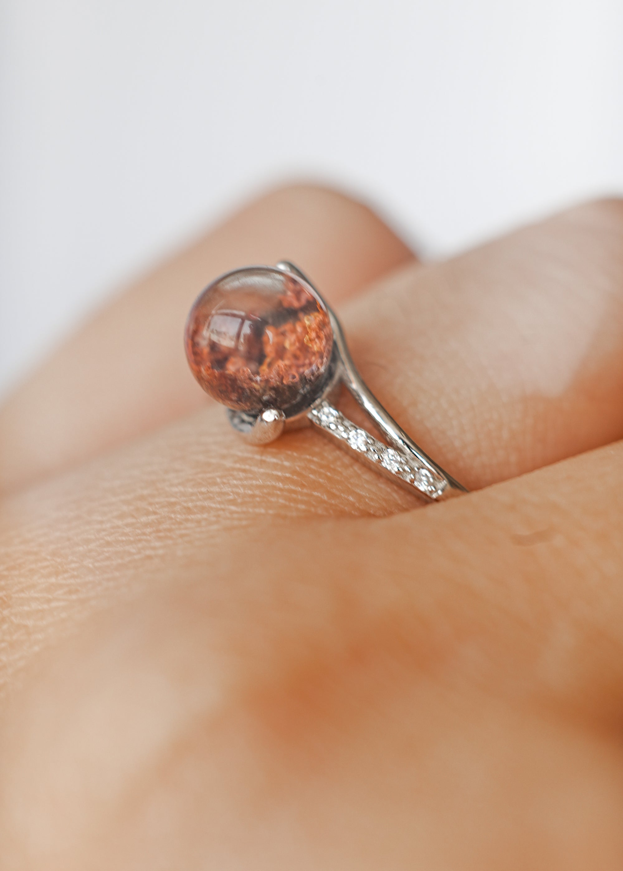 Anillo Redondo de Cuarzo Chamánico en Plata – Visión, Sanación y Conexión Espiritual