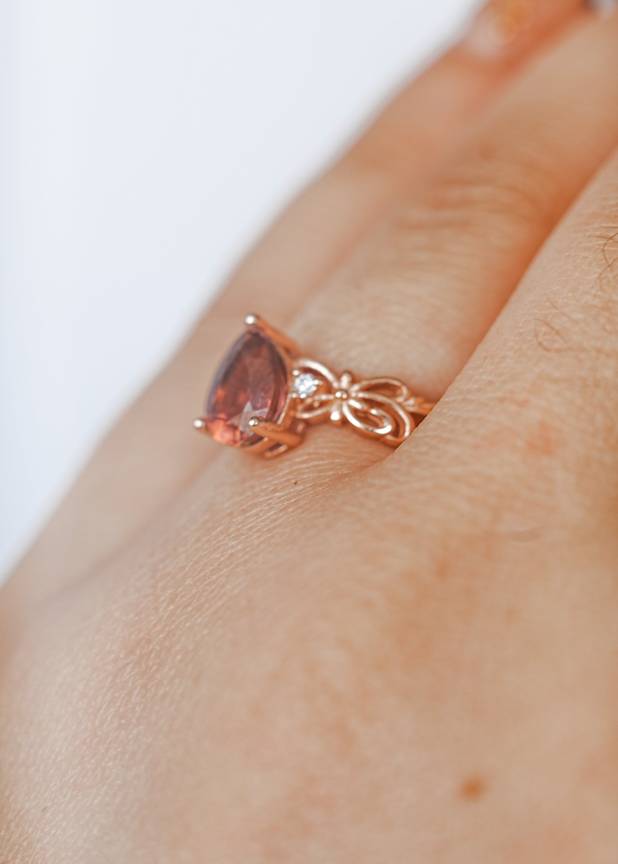 Anillo de Turmalina Rosa en Oro Rosa – Amor, Sanación y Dulzura