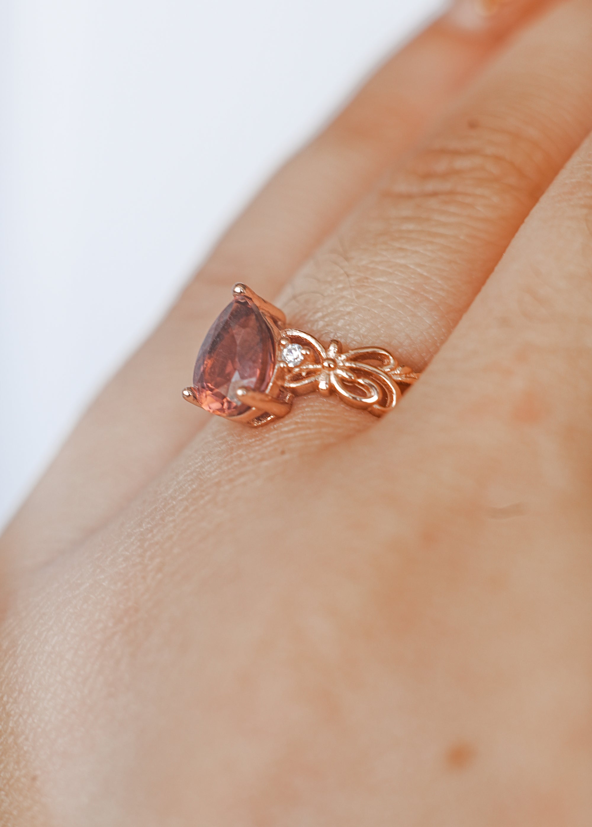 Anillo de Turmalina Rosa en Oro Rosa – Amor, Sanación y Dulzura