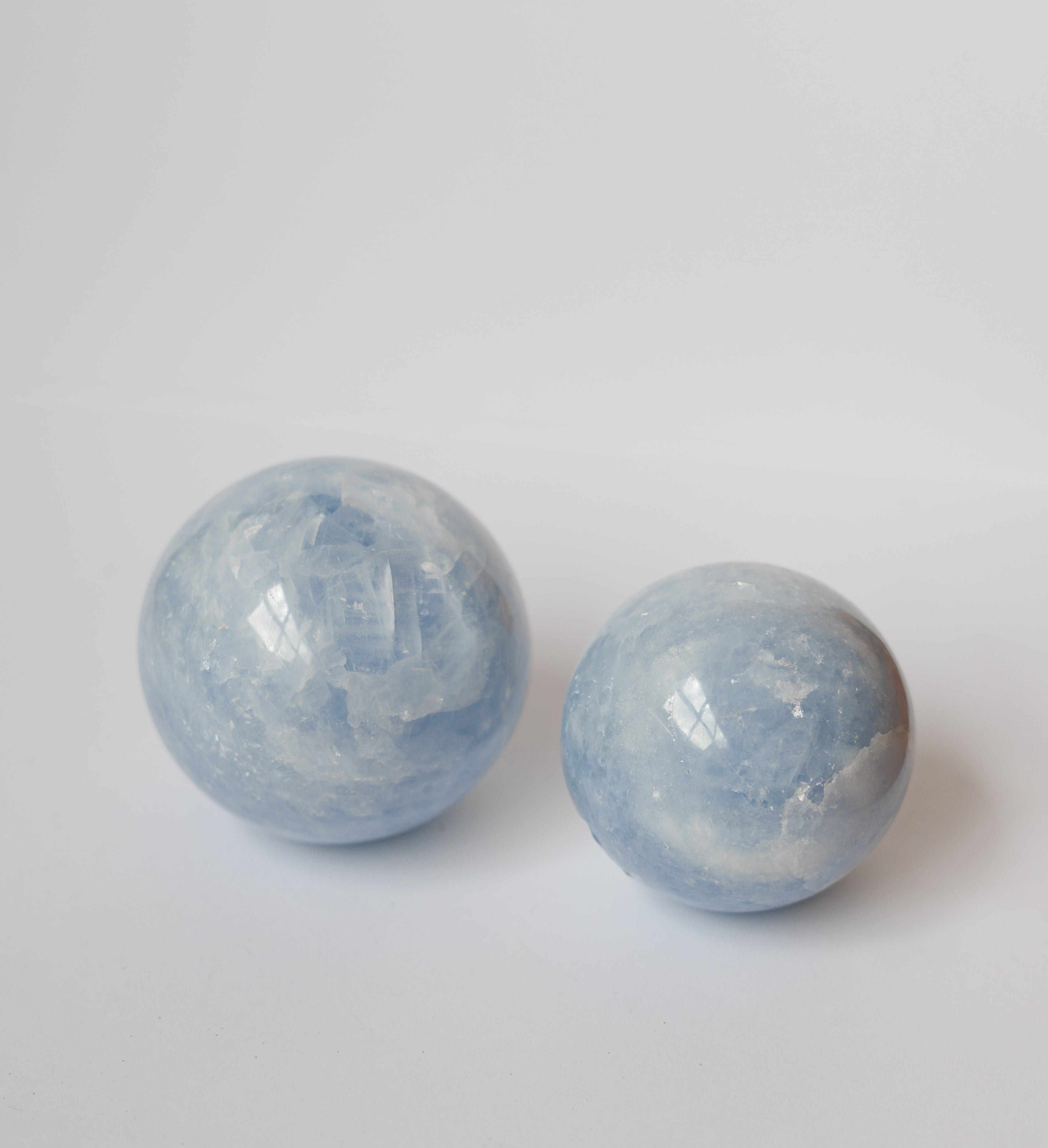 Esfera de Calcita Azul – Calma, Comunicación y Armonía