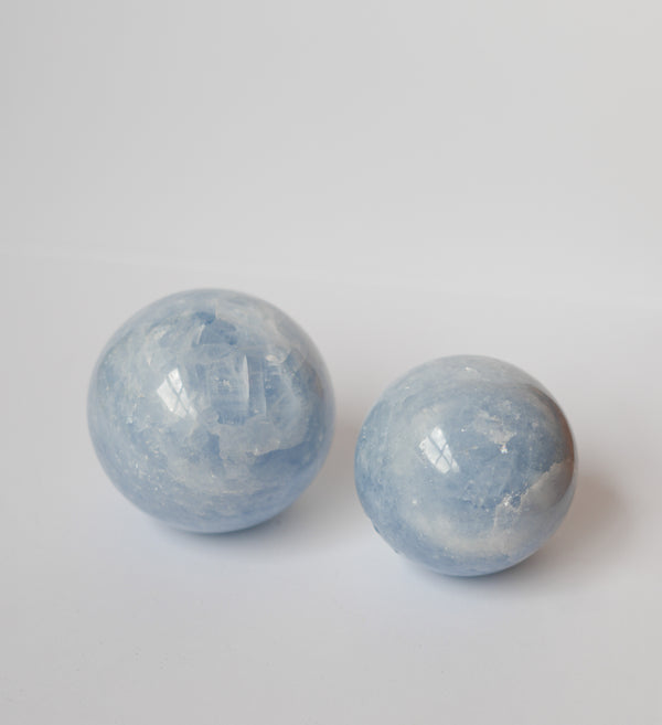 Esfera de Calcita Azul – Calma, Comunicación y Armonía