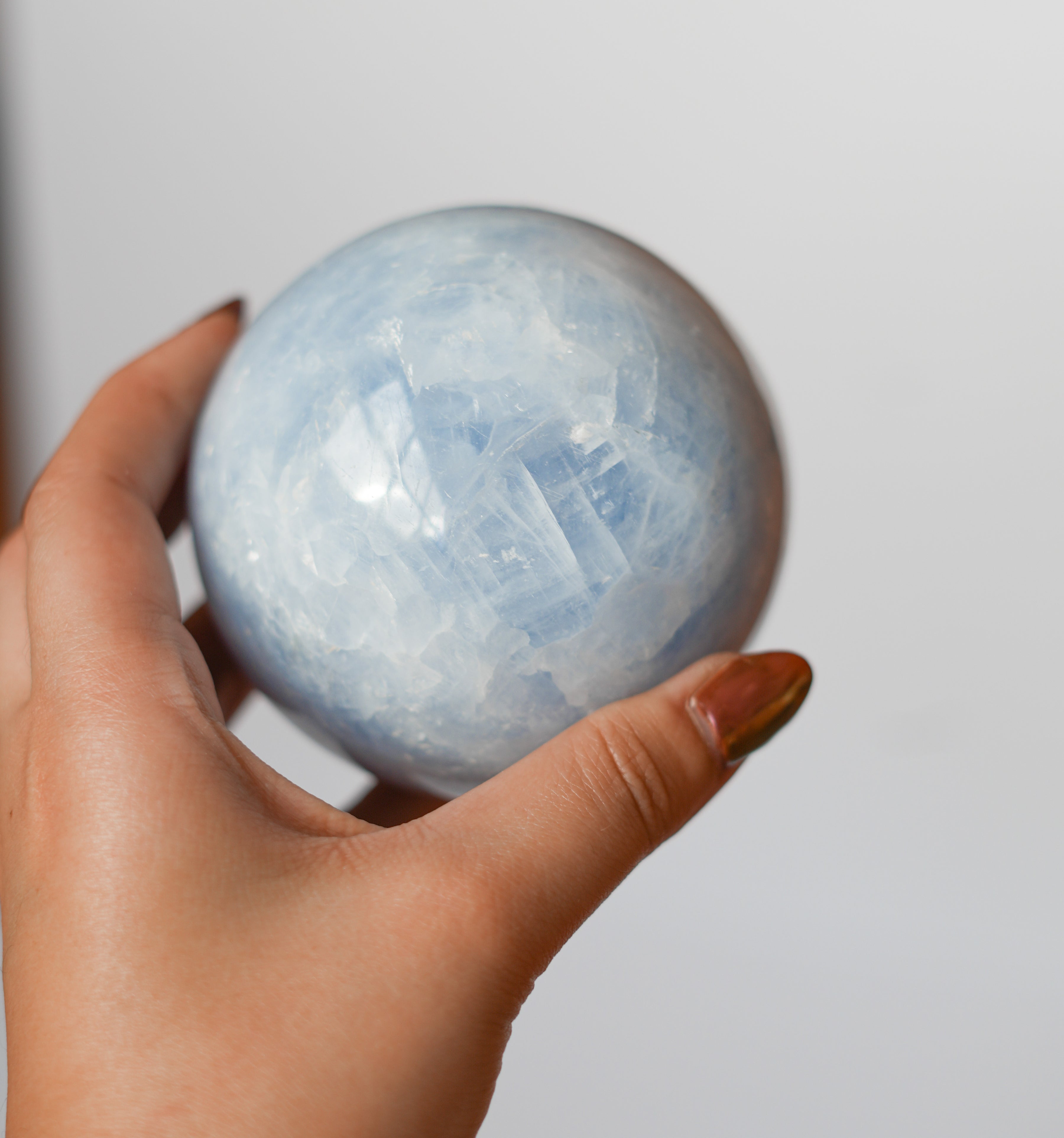 Esfera de Calcita Azul – Calma, Comunicación y Armonía