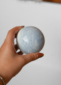 Esfera de Calcita Azul – Calma, Comunicación y Armonía