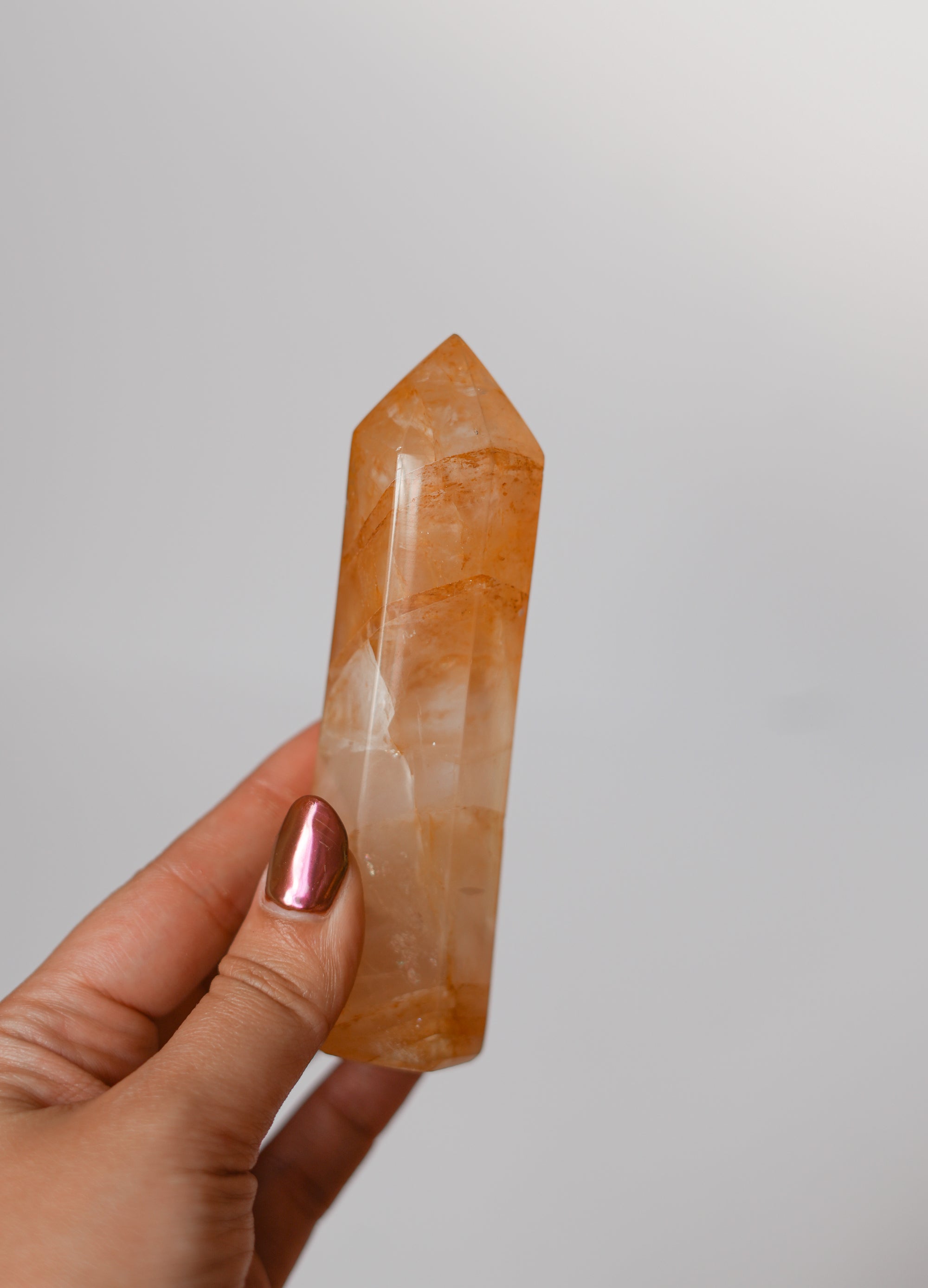 Punta de Cuarzo Golden Healer – Sanación, Energía y Luz Interior