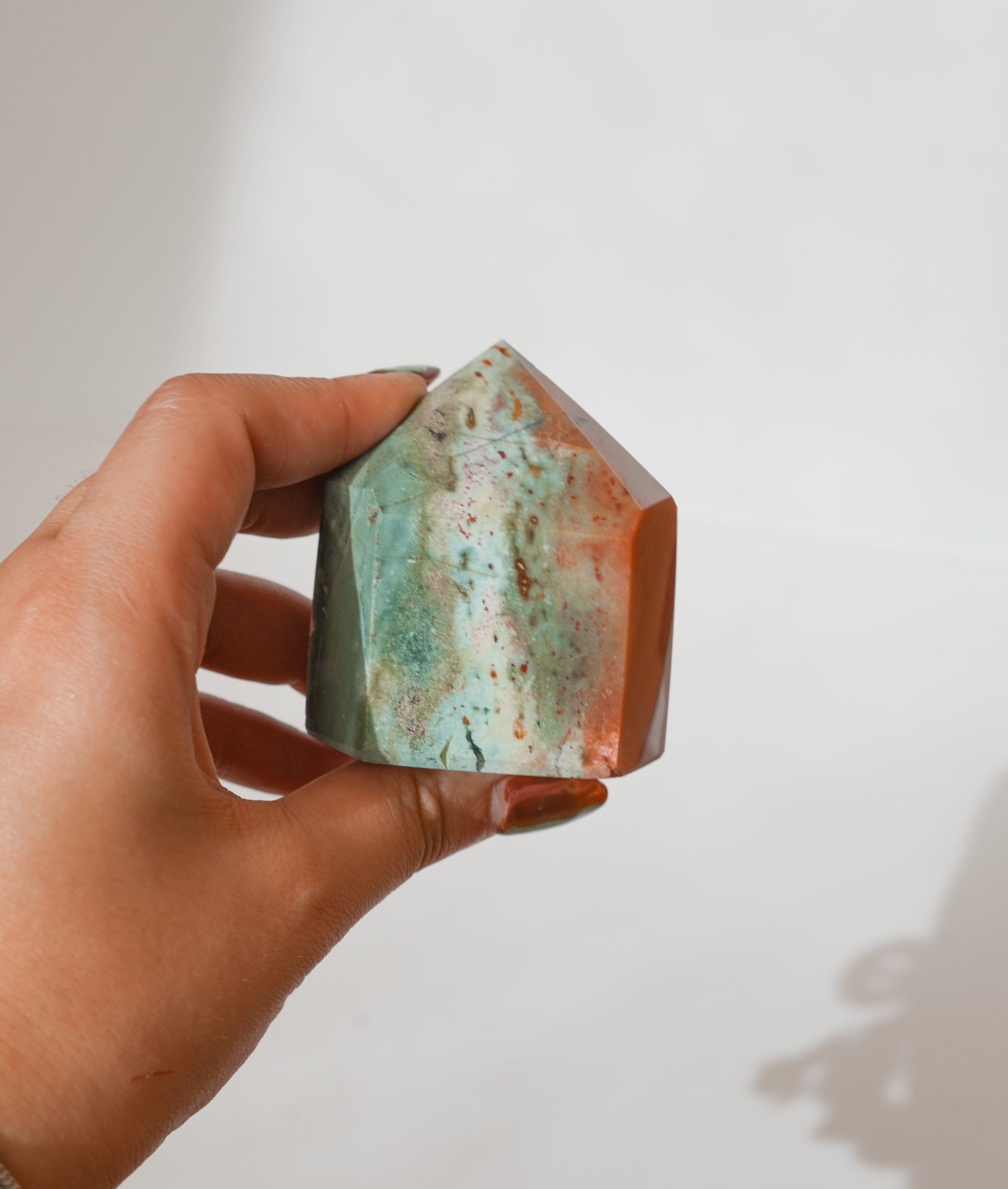 Punta de Jaspe Unicornio – Creatividad, Equilibrio y Energía Positiva
