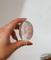 Palmstone de Jaspe Unicornio – Energía Positiva, Creatividad y Armonía