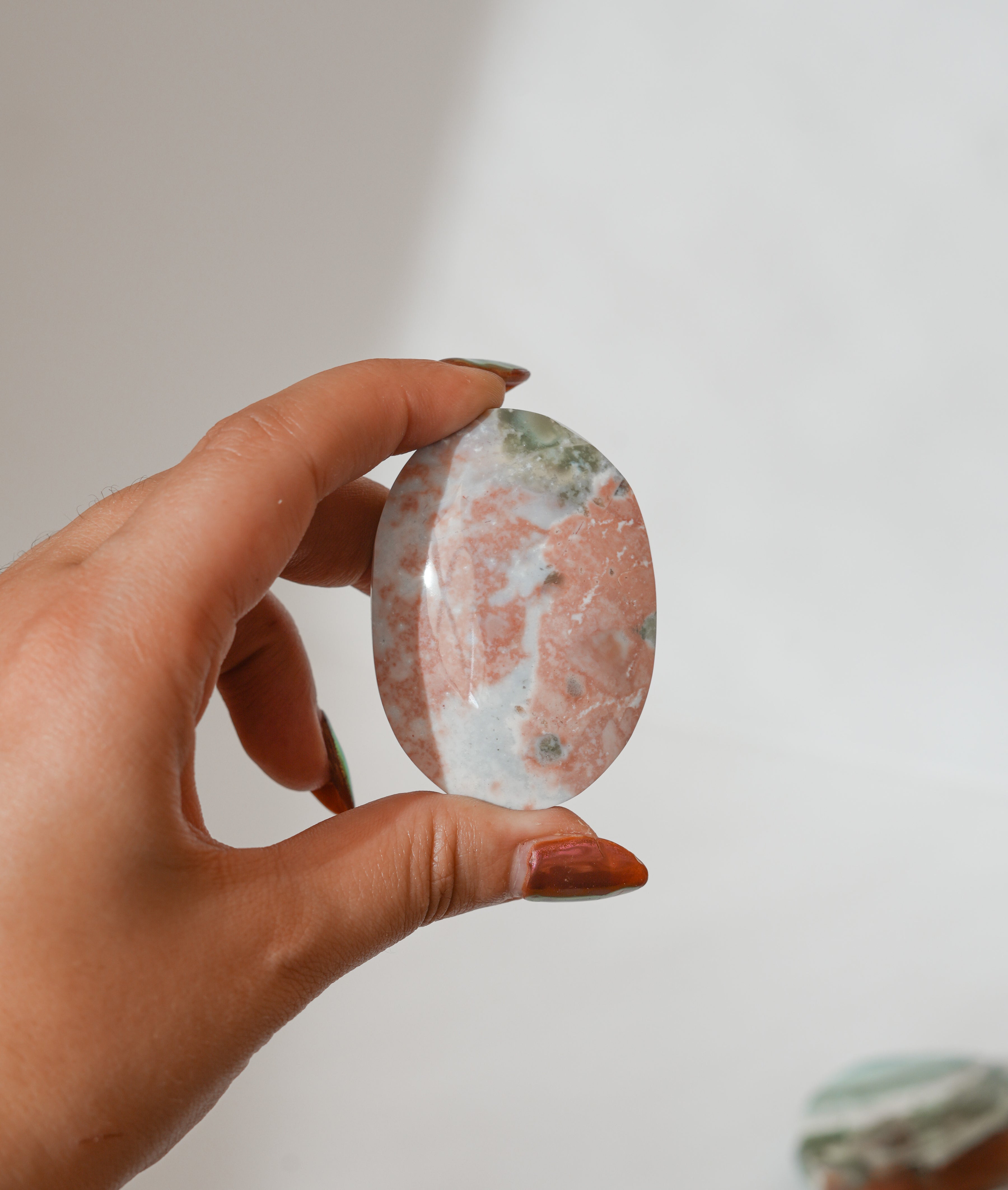 Palmstone de Jaspe Unicornio – Energía Positiva, Creatividad y Armonía