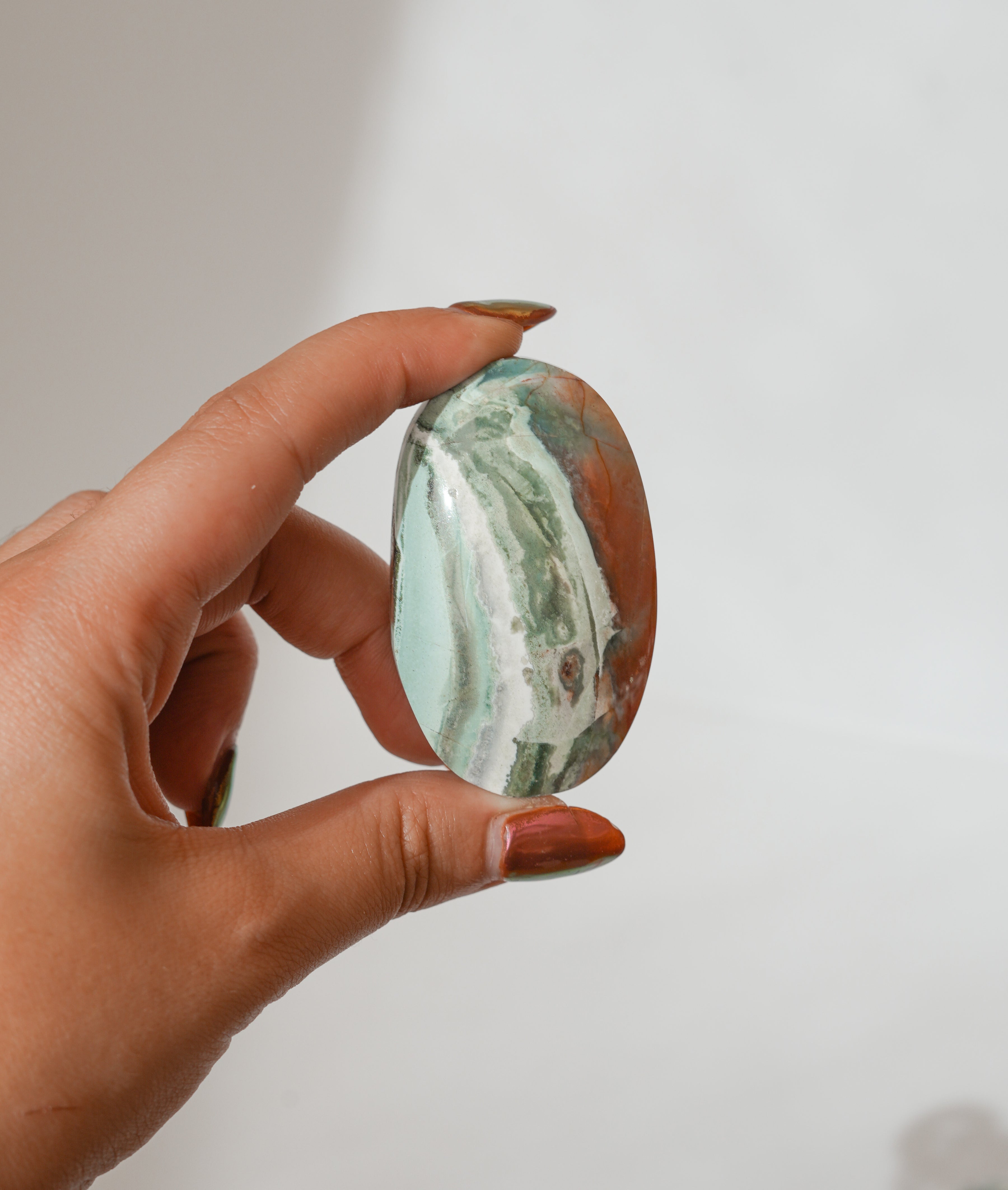 Palmstone de Jaspe Unicornio – Energía Positiva, Creatividad y Armonía