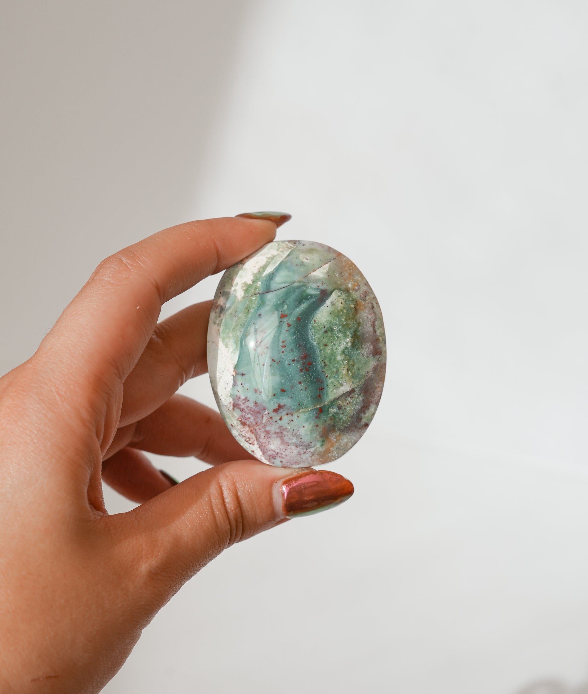 Palmstone de Jaspe Unicornio – Energía Positiva, Creatividad y Armonía