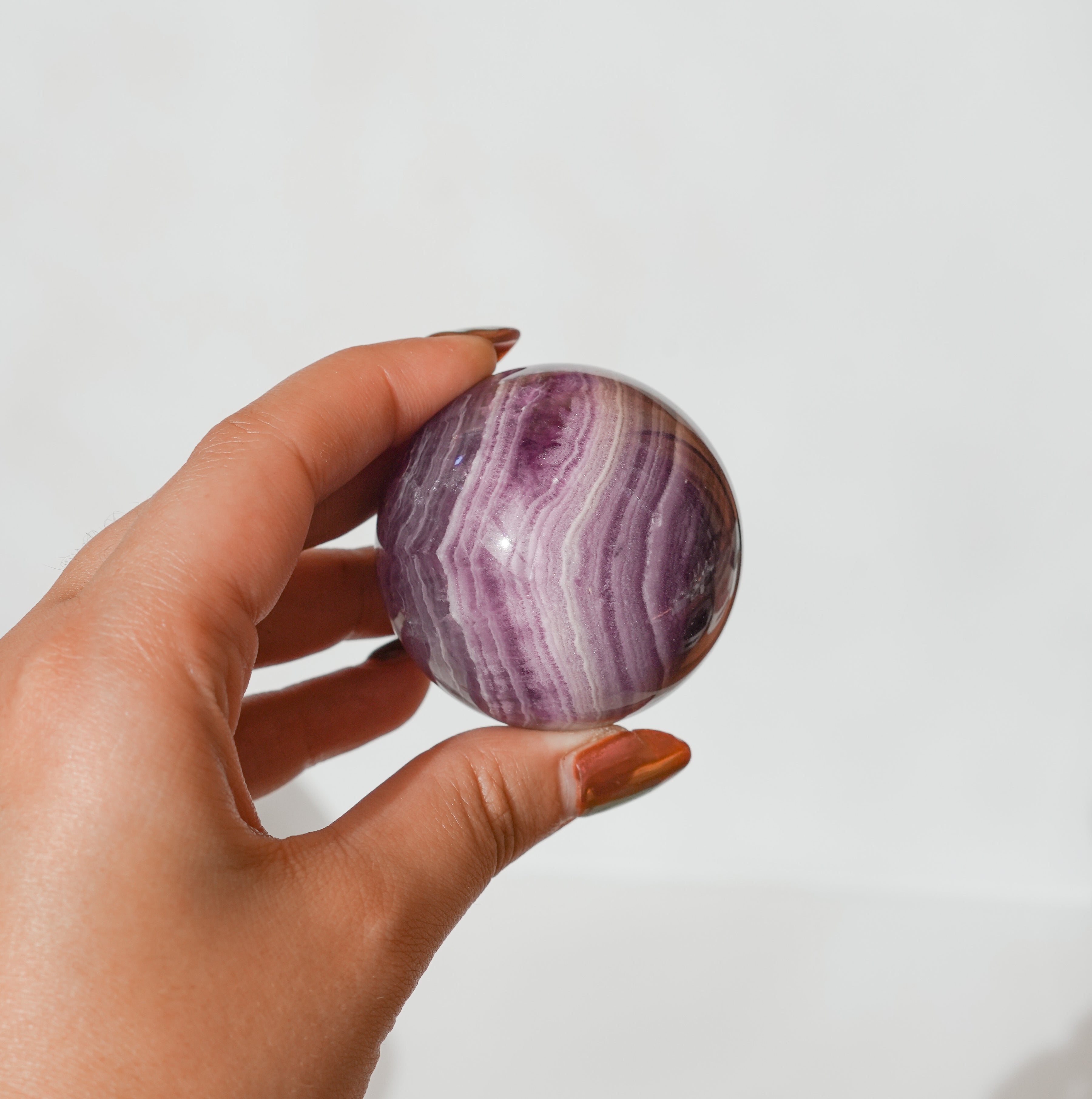 Esfera de Fluorita Seda – Calma, Claridad y Armonía Interior