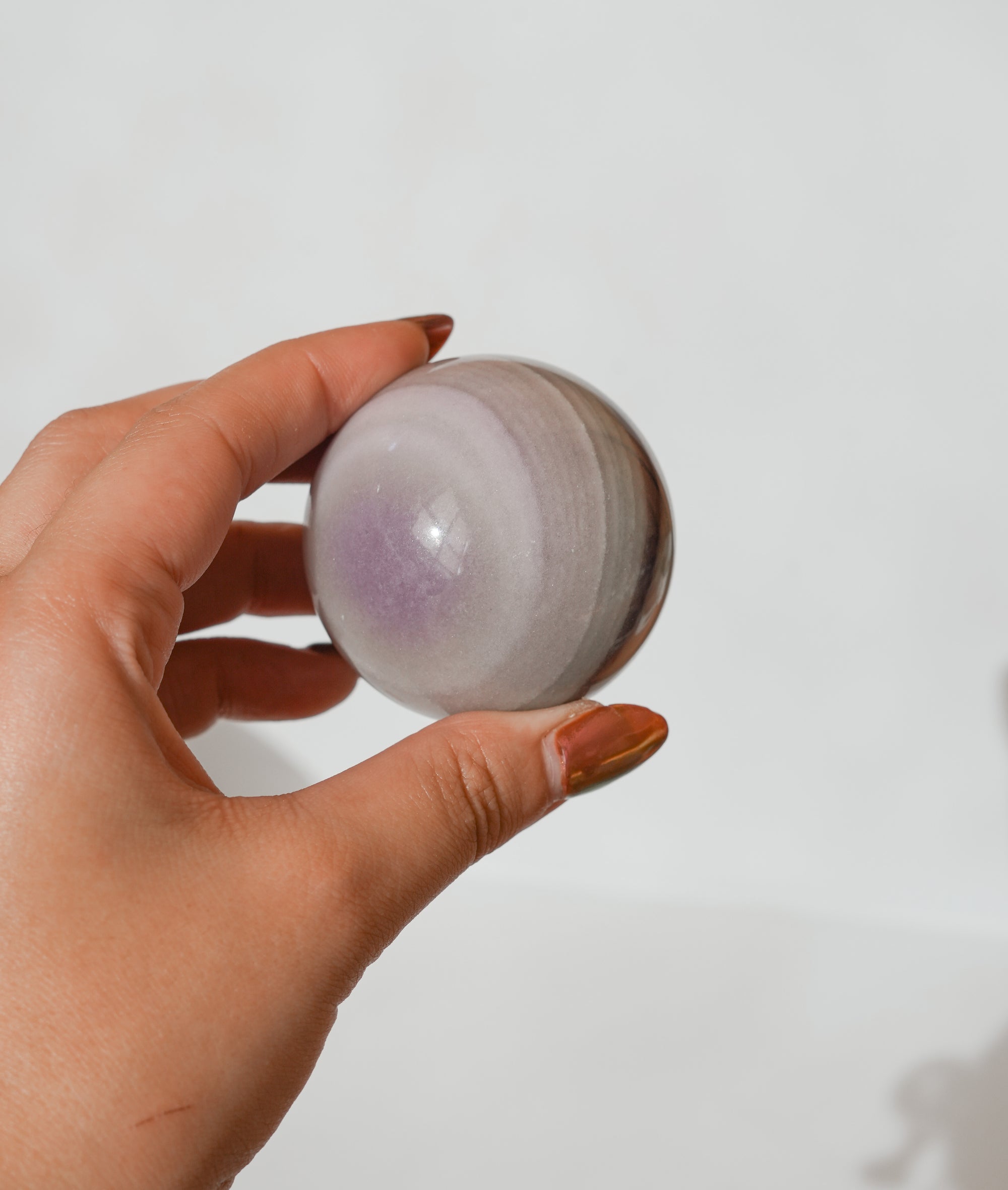 Esfera de Fluorita Seda – Calma, Claridad y Armonía Interior