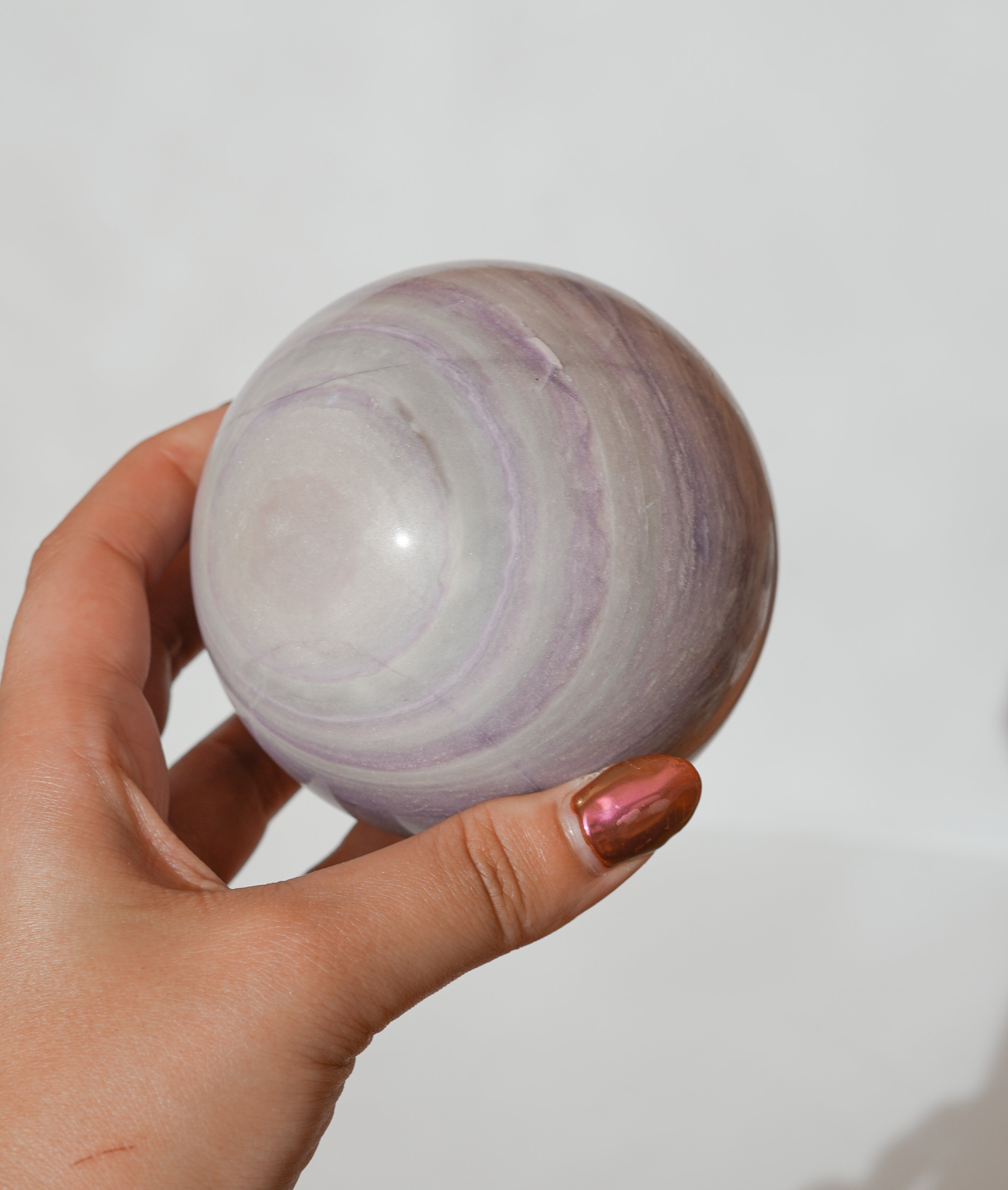 Esfera de Fluorita Seda – Calma, Claridad y Armonía Interior