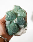 Cluster de Fluorita Esmeralda – Claridad, Armonía y Renovación