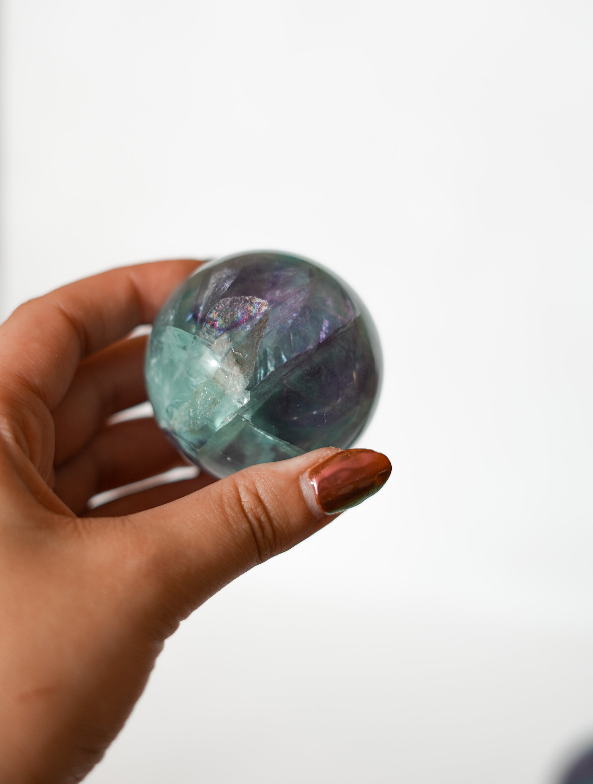 Esfera de Fluorita Calidad Extra – Protección, Intuición y Claridad Mental