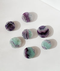 Palmstone de Fluorita Calidad Extra – Protección, Claridad y Equilibrio