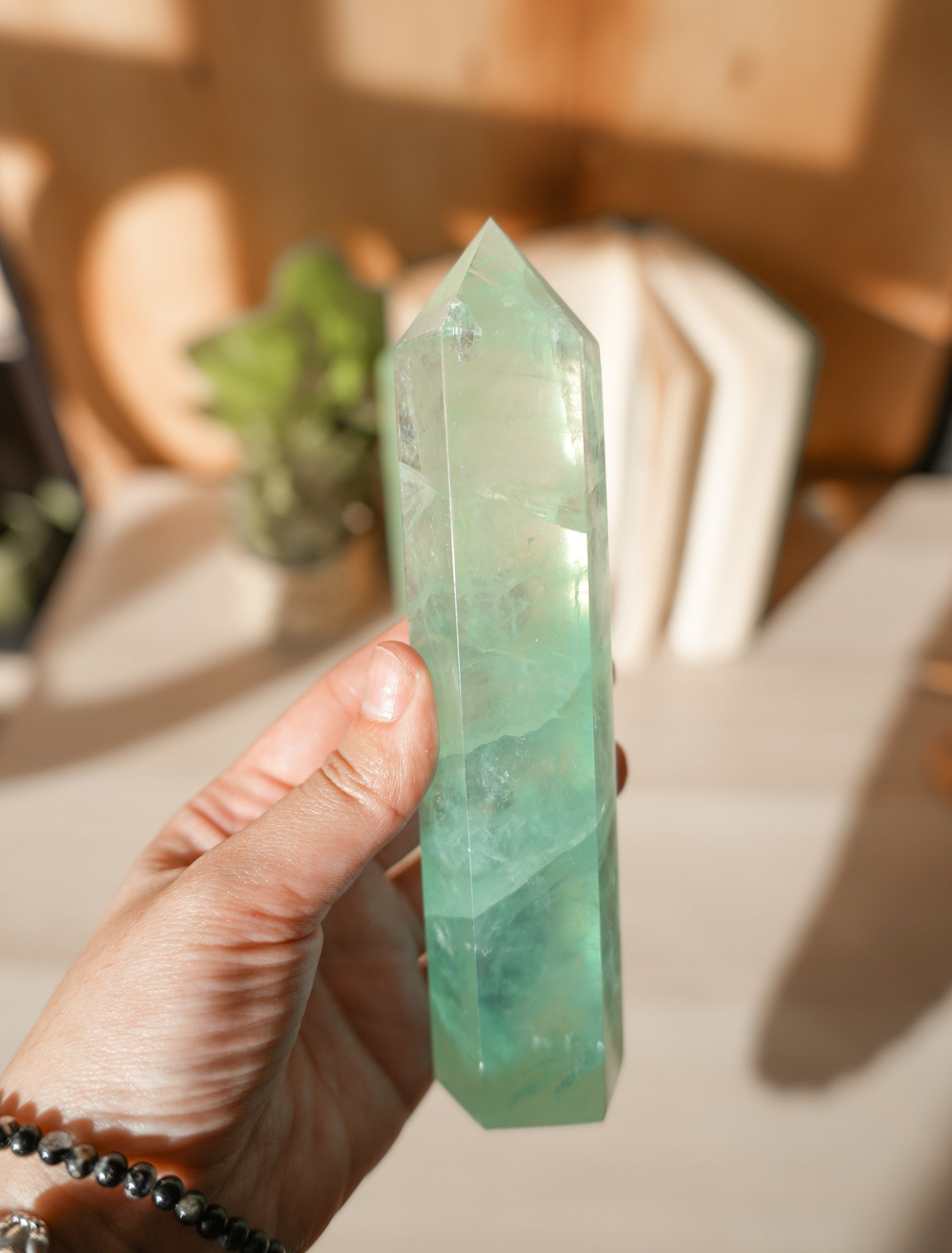 Punta de Fluorita Verde – Claridad, Sanación y Renovación Energética