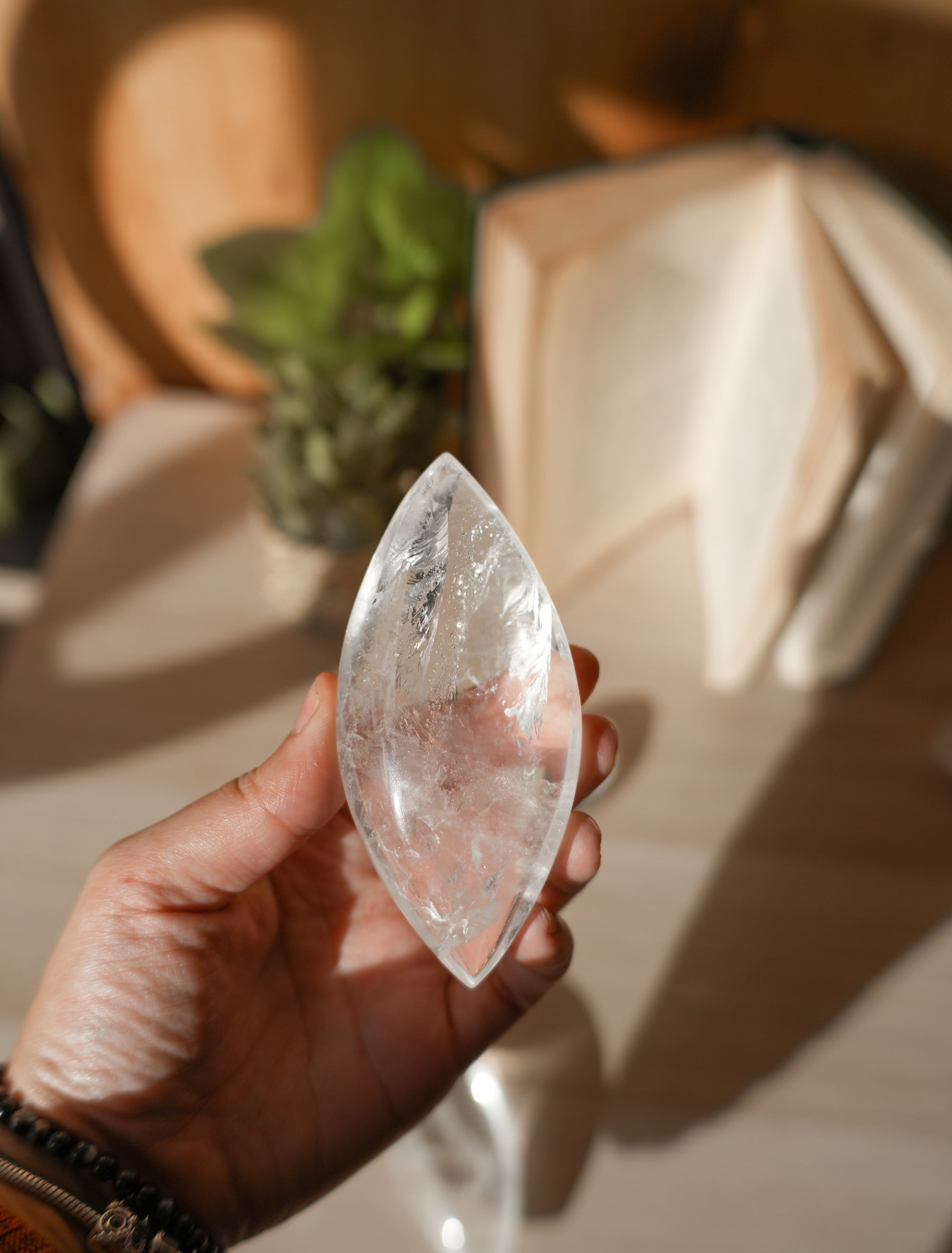 Cuarzo Shiva del Himalaya con Fantasmas – Pureza, Evolución y Conexión Divina