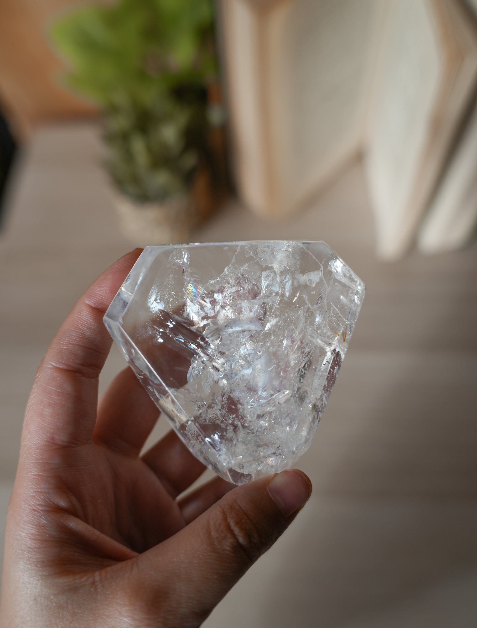 Cuarzo Cristal Maestro con Arcoíris – Luz, Claridad y Elevación Espiritual