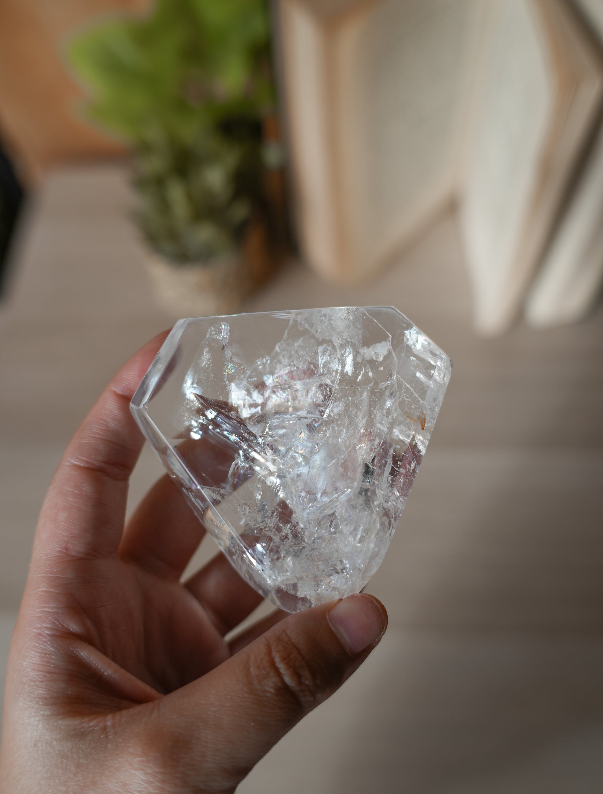 Cuarzo Cristal Maestro con Arcoíris – Luz, Claridad y Elevación Espiritual