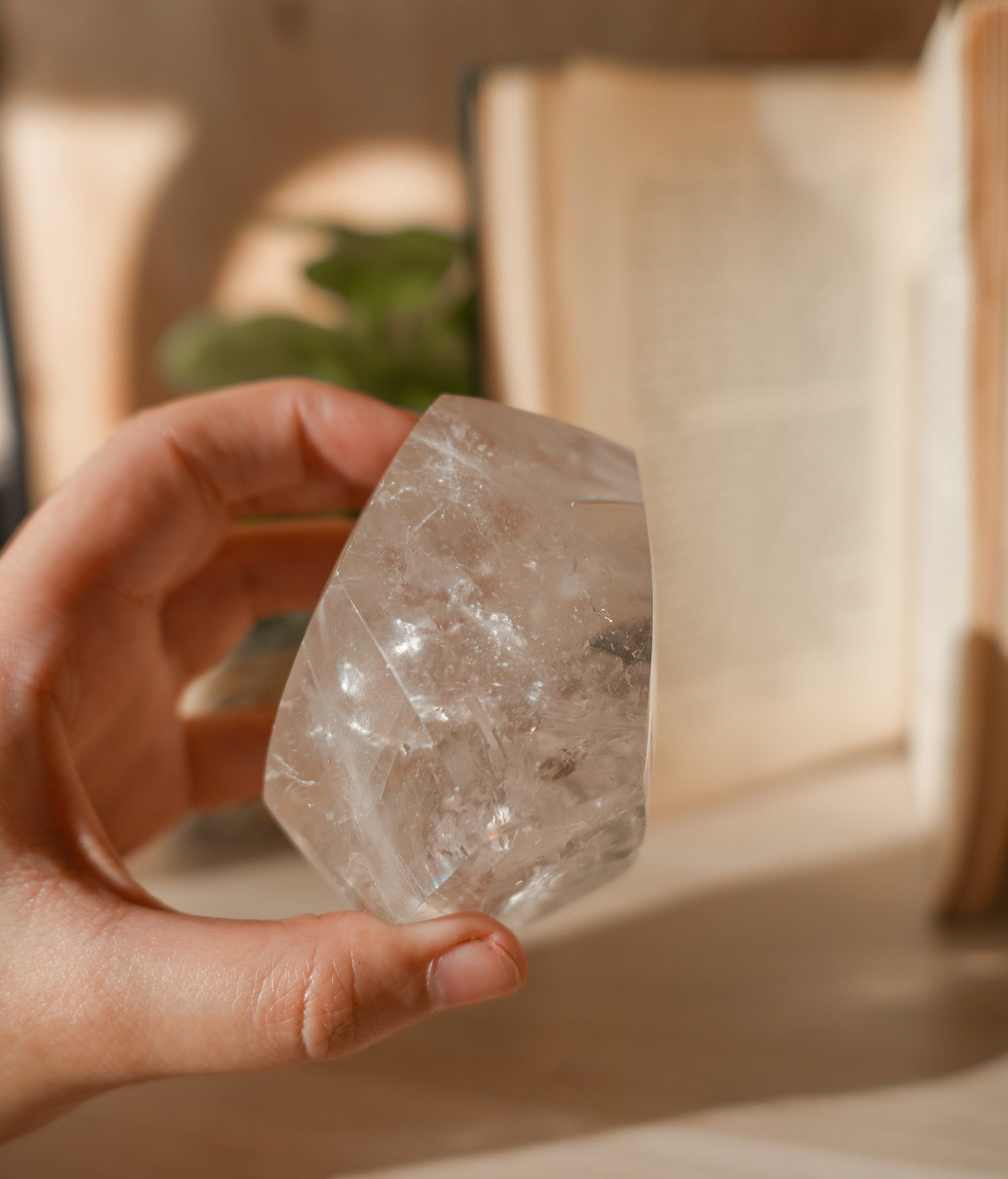 Cuarzo Cristal Maestro con Arcoíris – Luz, Claridad y Elevación Espiritual