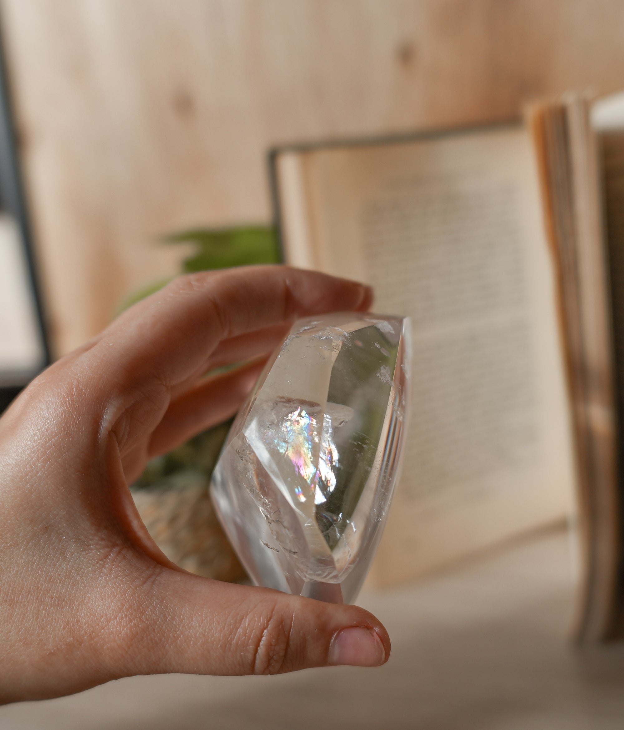 Cuarzo Cristal Maestro con Arcoíris – Luz, Claridad y Elevación Espiritual