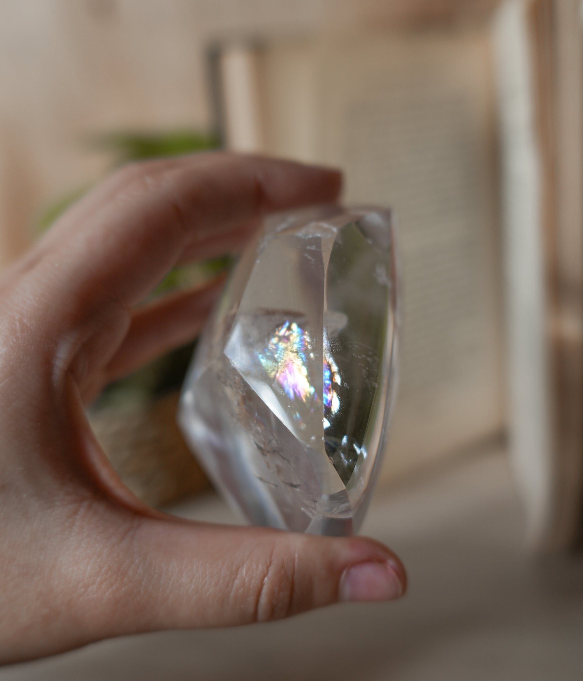 Cuarzo Cristal Maestro con Arcoíris – Luz, Claridad y Elevación Espiritual