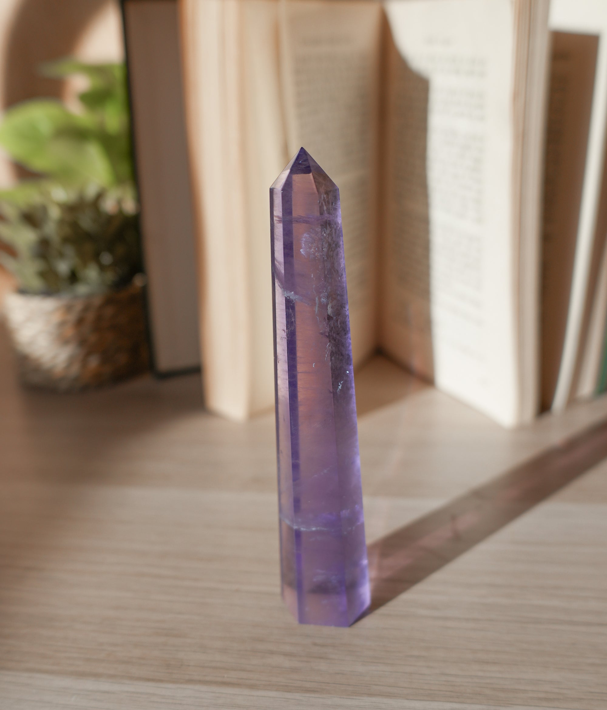 Punta de Fluorita Morada – Intuición, Calma y Claridad Mental