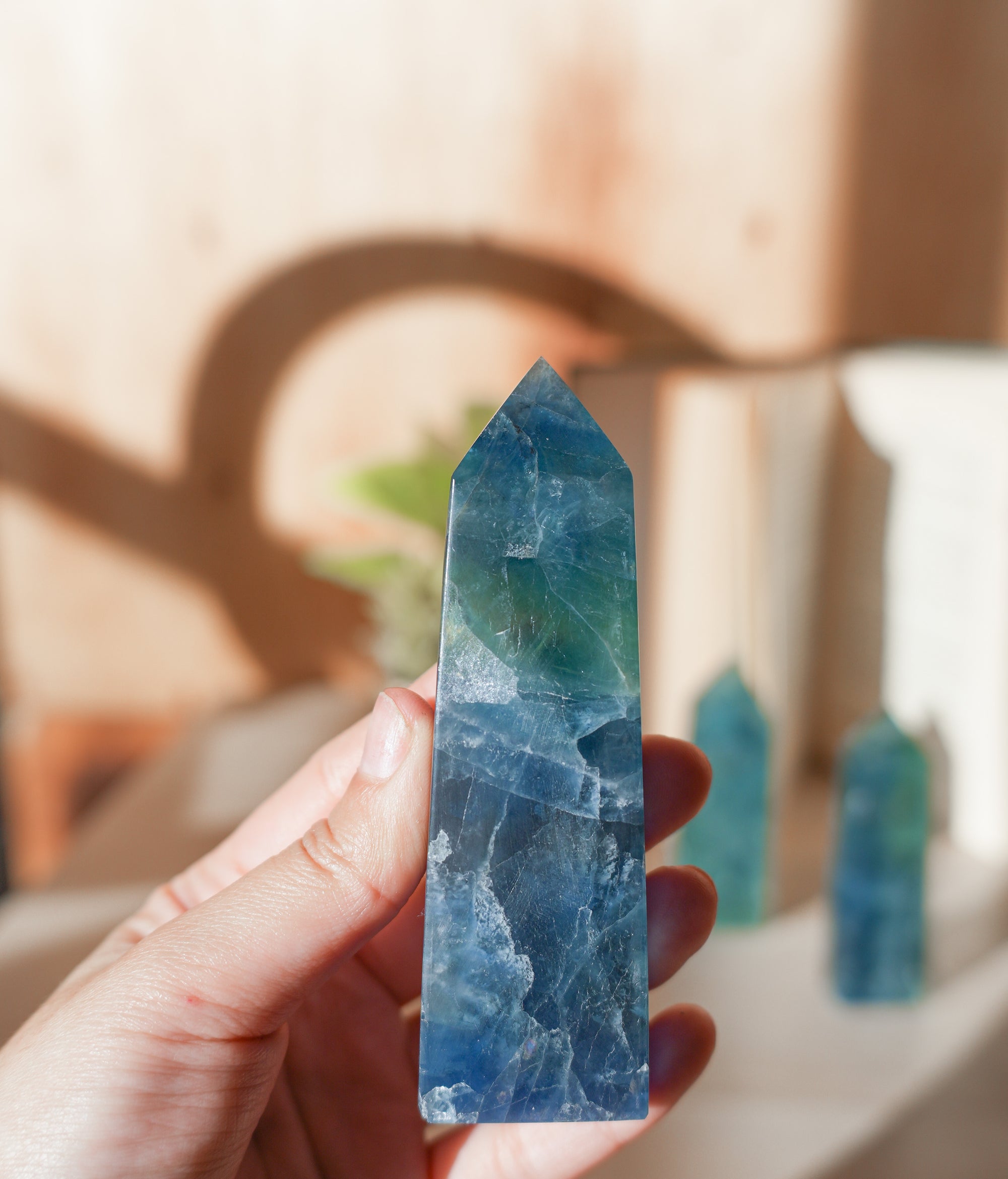 Punta de Fluorita Azulada – Calma, Comunicación y Claridad Espiritual