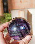 Esfera de Fluorita Morada Arcoíris – Intuición, Armonía y Luz Interior