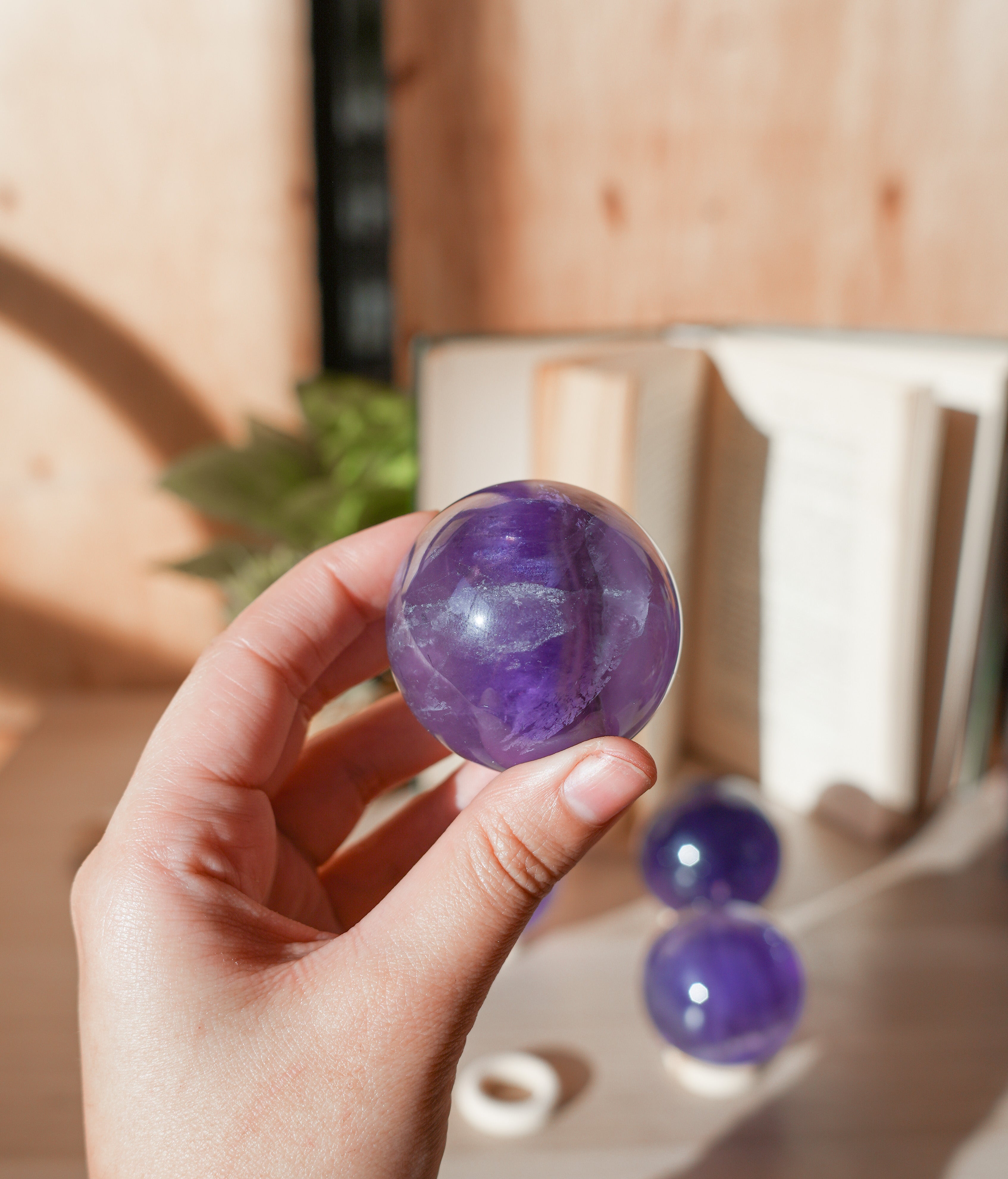 Esfera de Fluorita Morada – Calma, Intuición y Claridad Espiritual