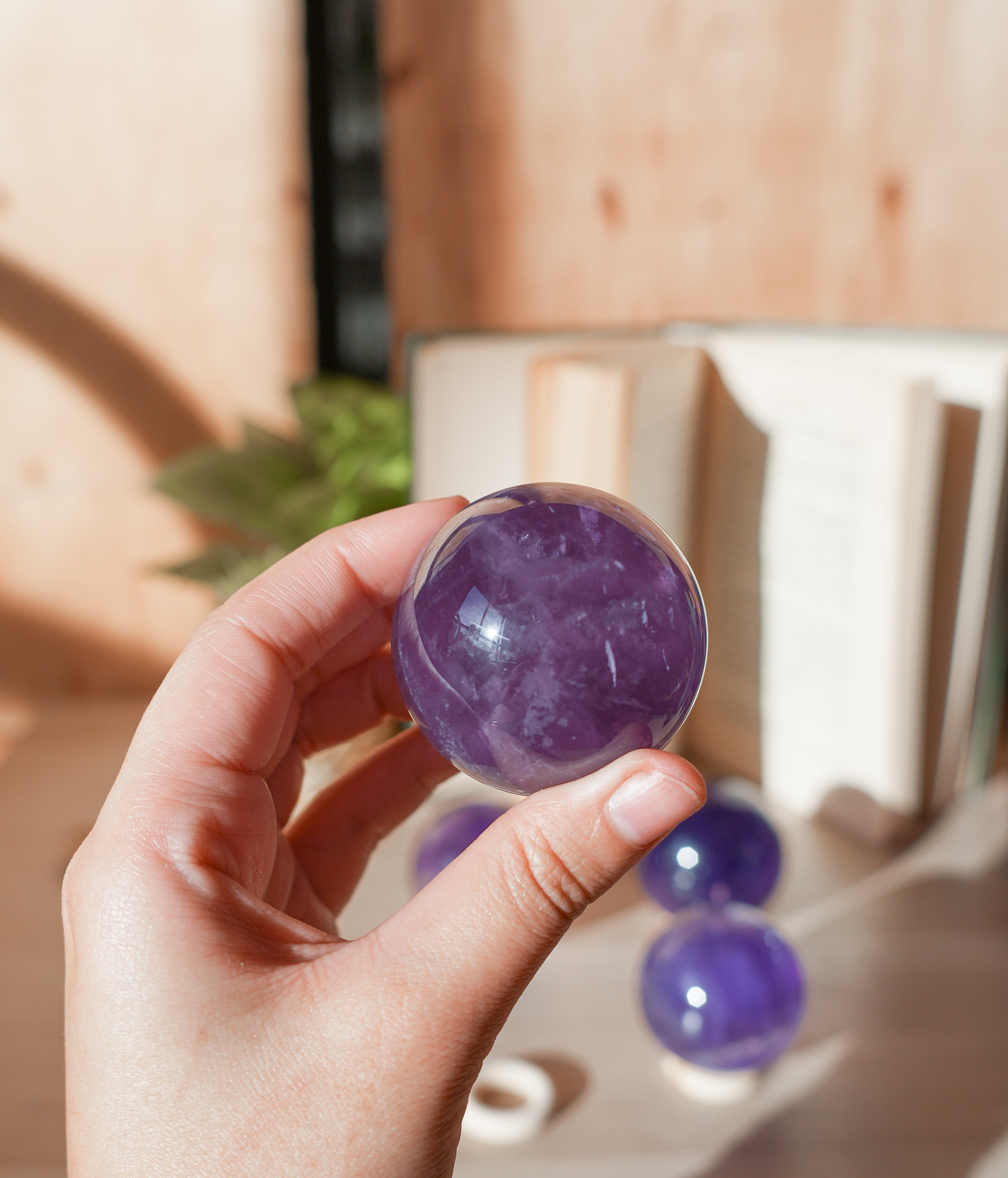 Esfera de Fluorita Morada – Calma, Intuición y Claridad Espiritual