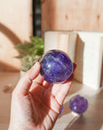Esfera de Fluorita Morada – Calma, Intuición y Claridad Espiritual