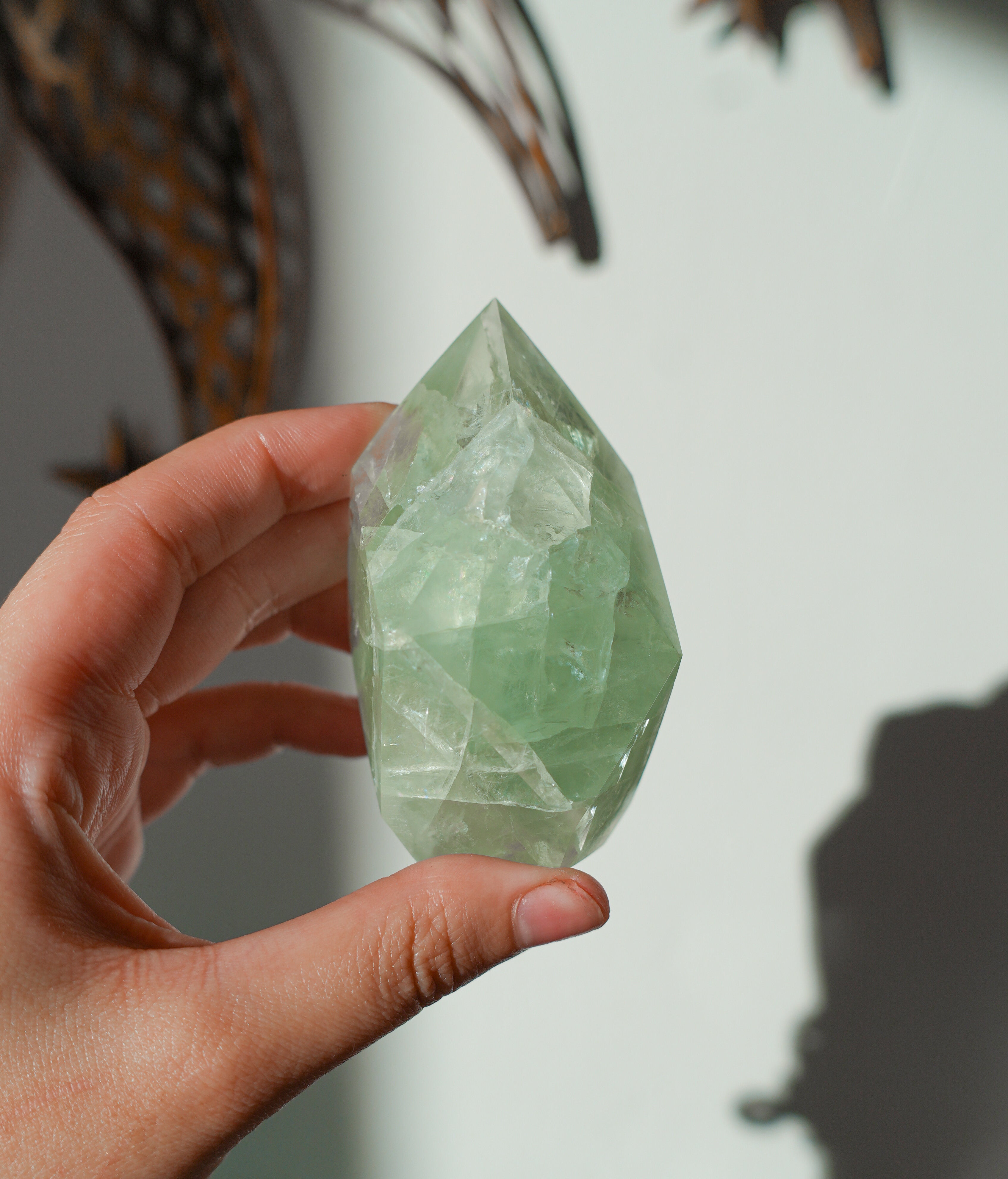 Puntas Facetadas de Fluorita – Claridad, Equilibrio y Energía Arcoíris