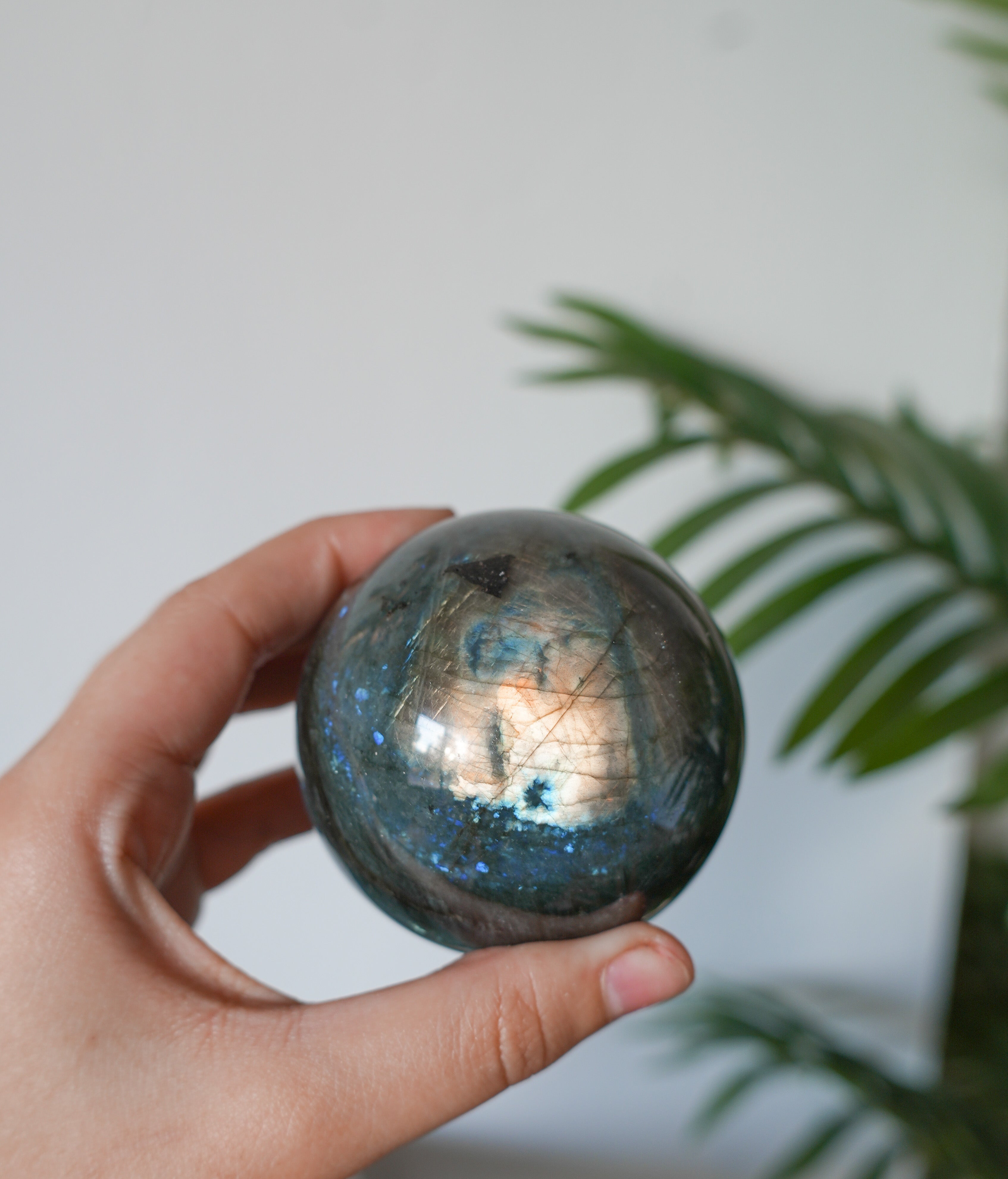 Esfera de Labradorita – Protección, Magia y Despertar Espiritual