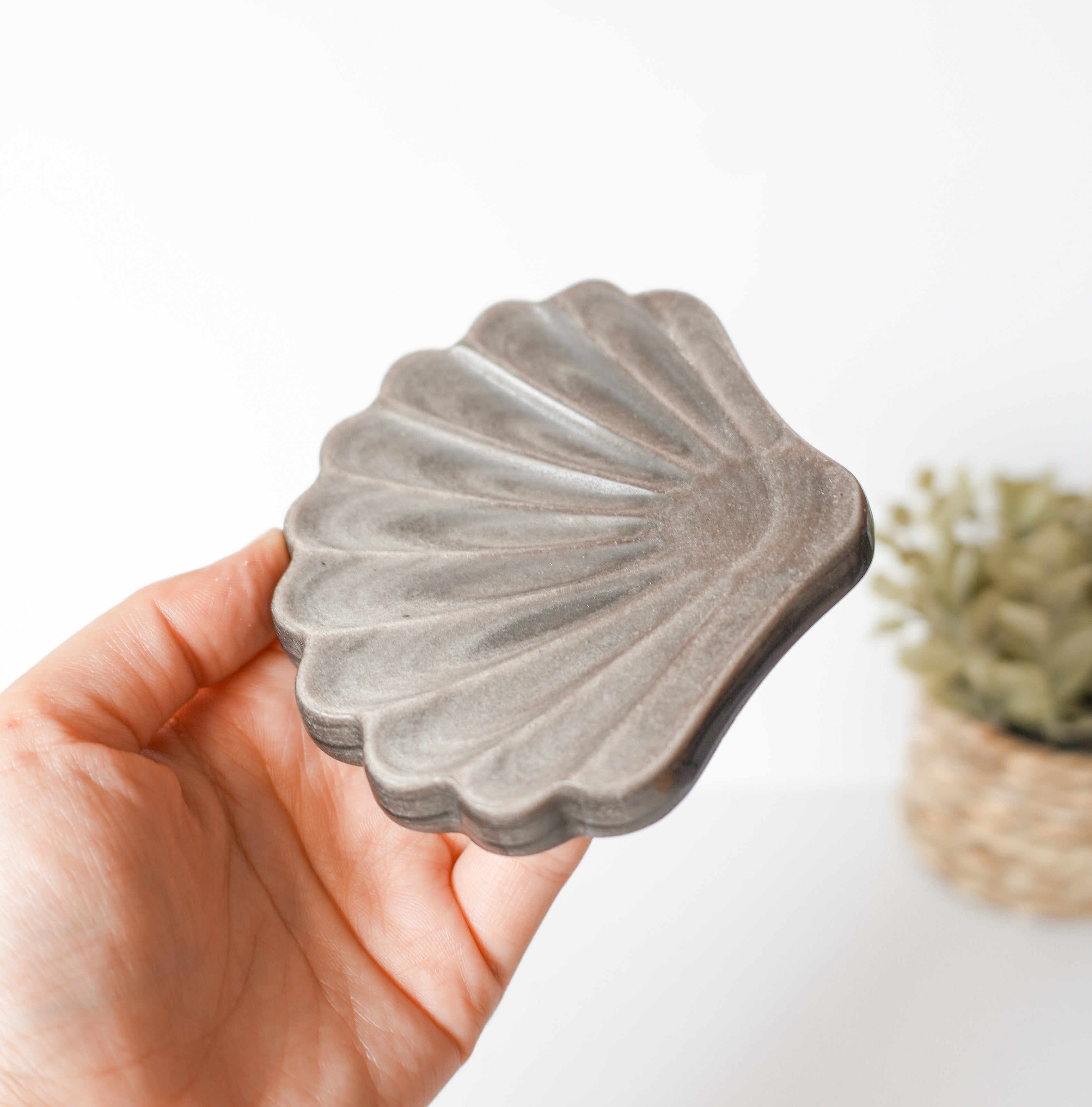 Bol de Concha en Obsidiana Plateada – Protección, Intuición y Claridad Interior