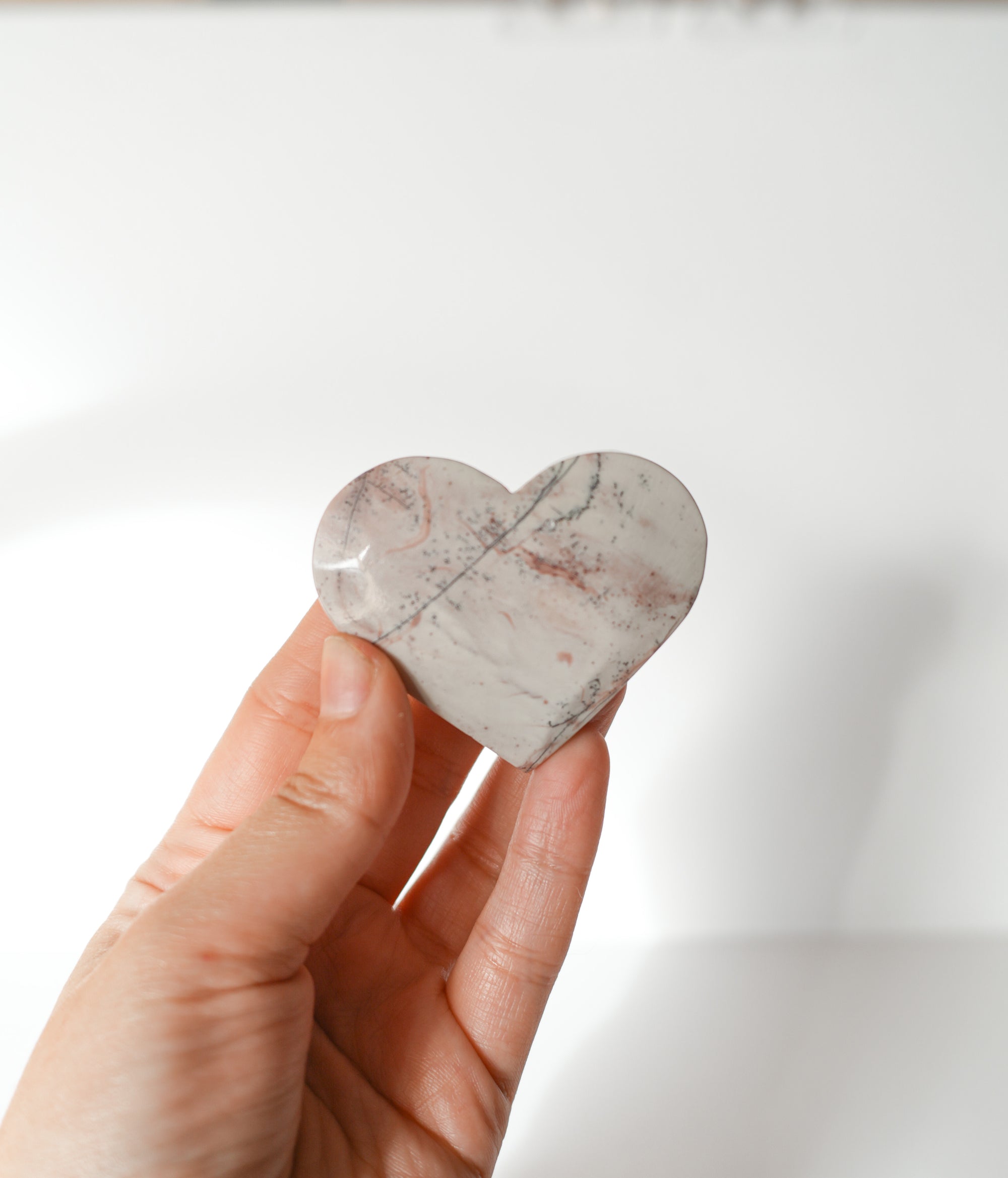 Corazón de Jaspe Dendrítico – Calma, Arraigo y Conexión con la Naturaleza