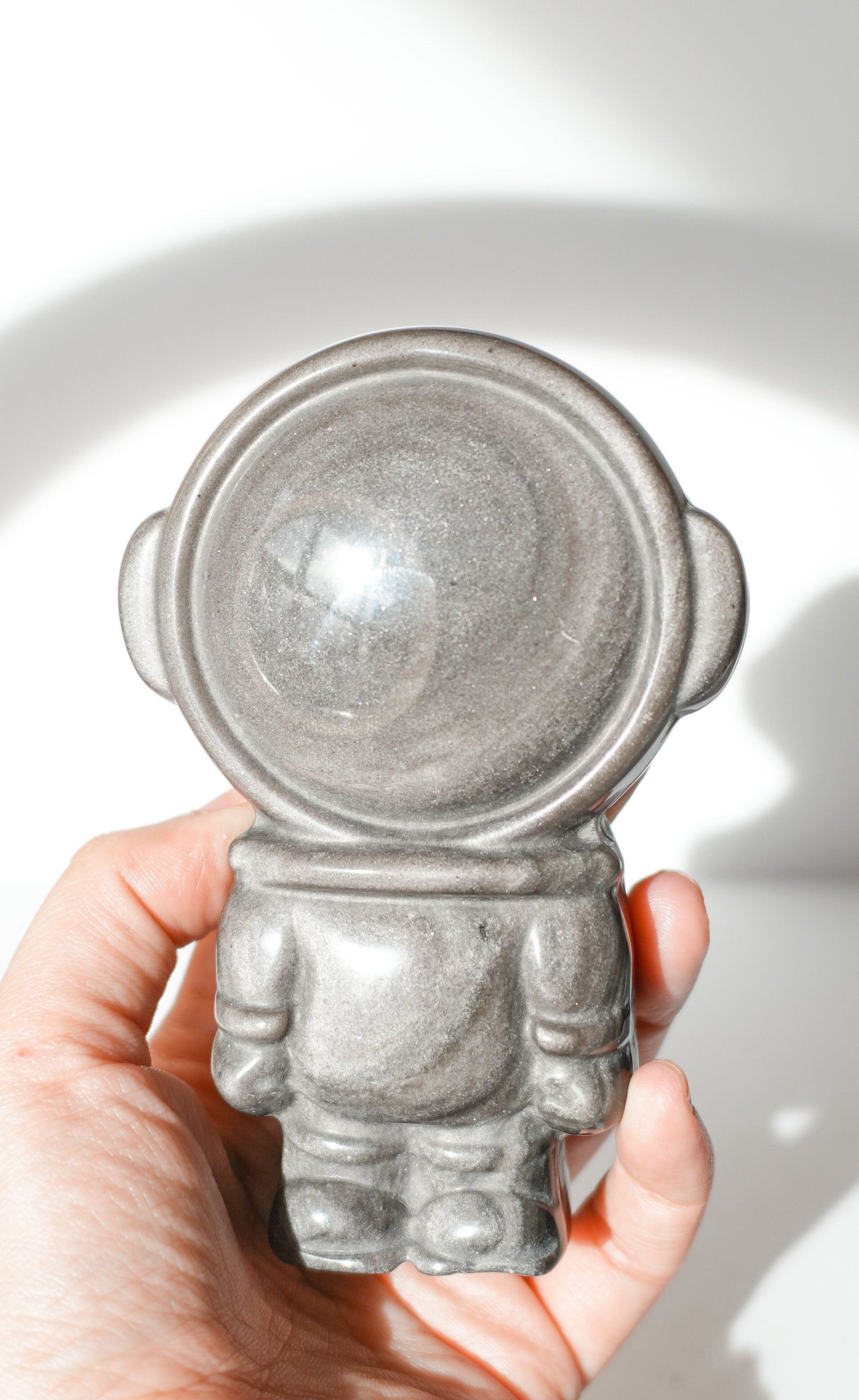 Astronauta de Obsidiana Plateada – Protección, Intuición y Sanación Interior