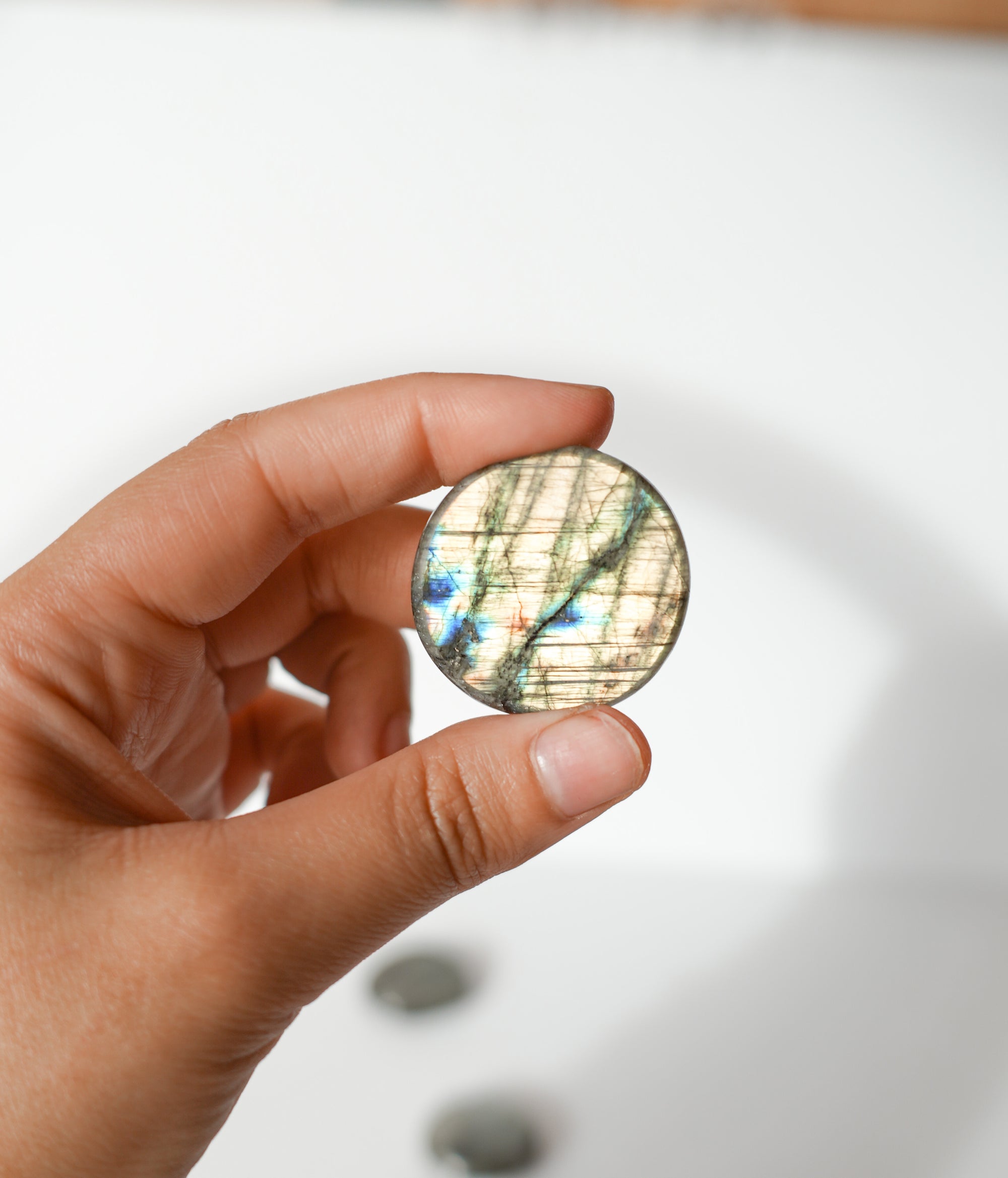 Rodado de Labradorita – Protección, Intuición y Energía Mágica