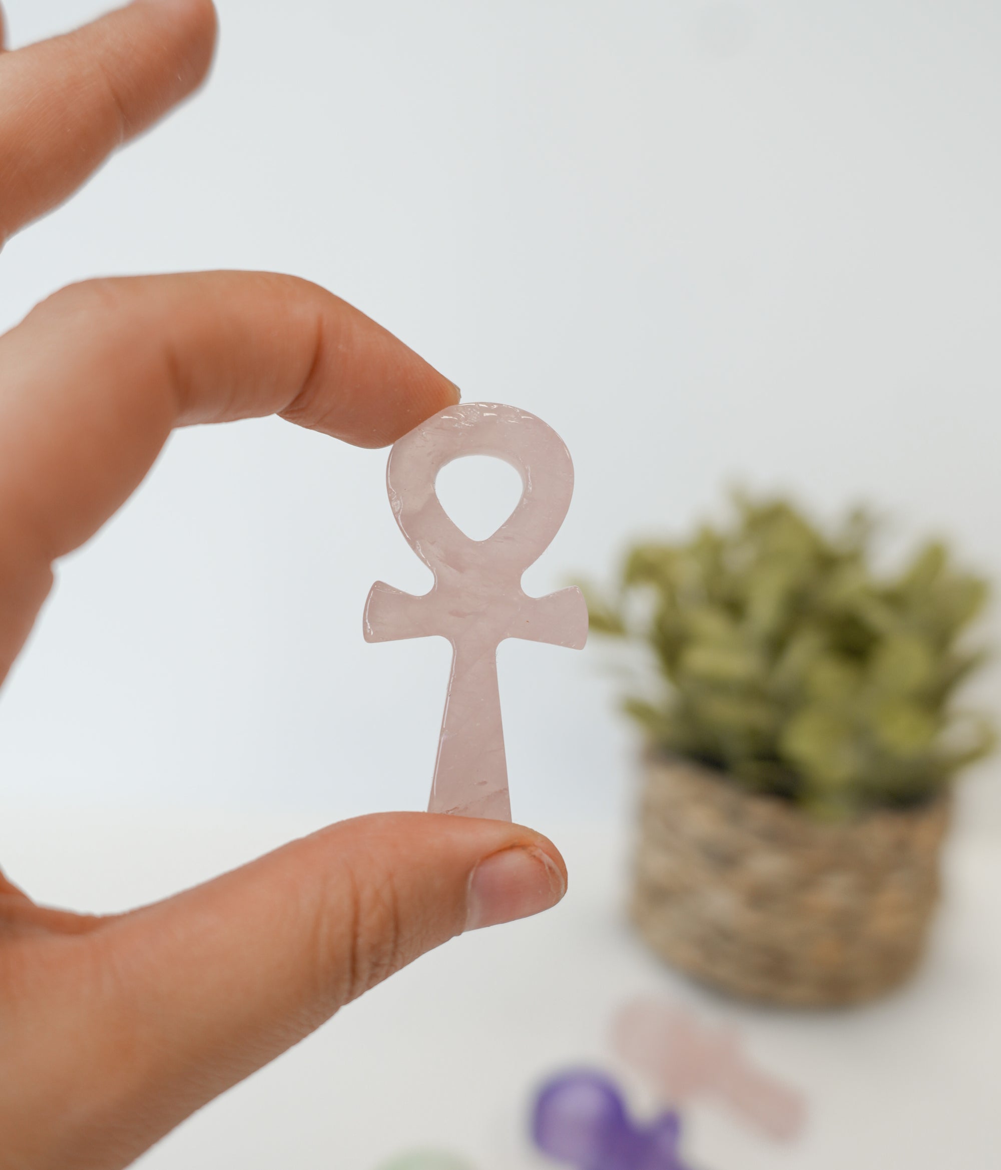 Ankh de Fluorita o Cuarzo Rosa – Vida, Protección y Energía Divina