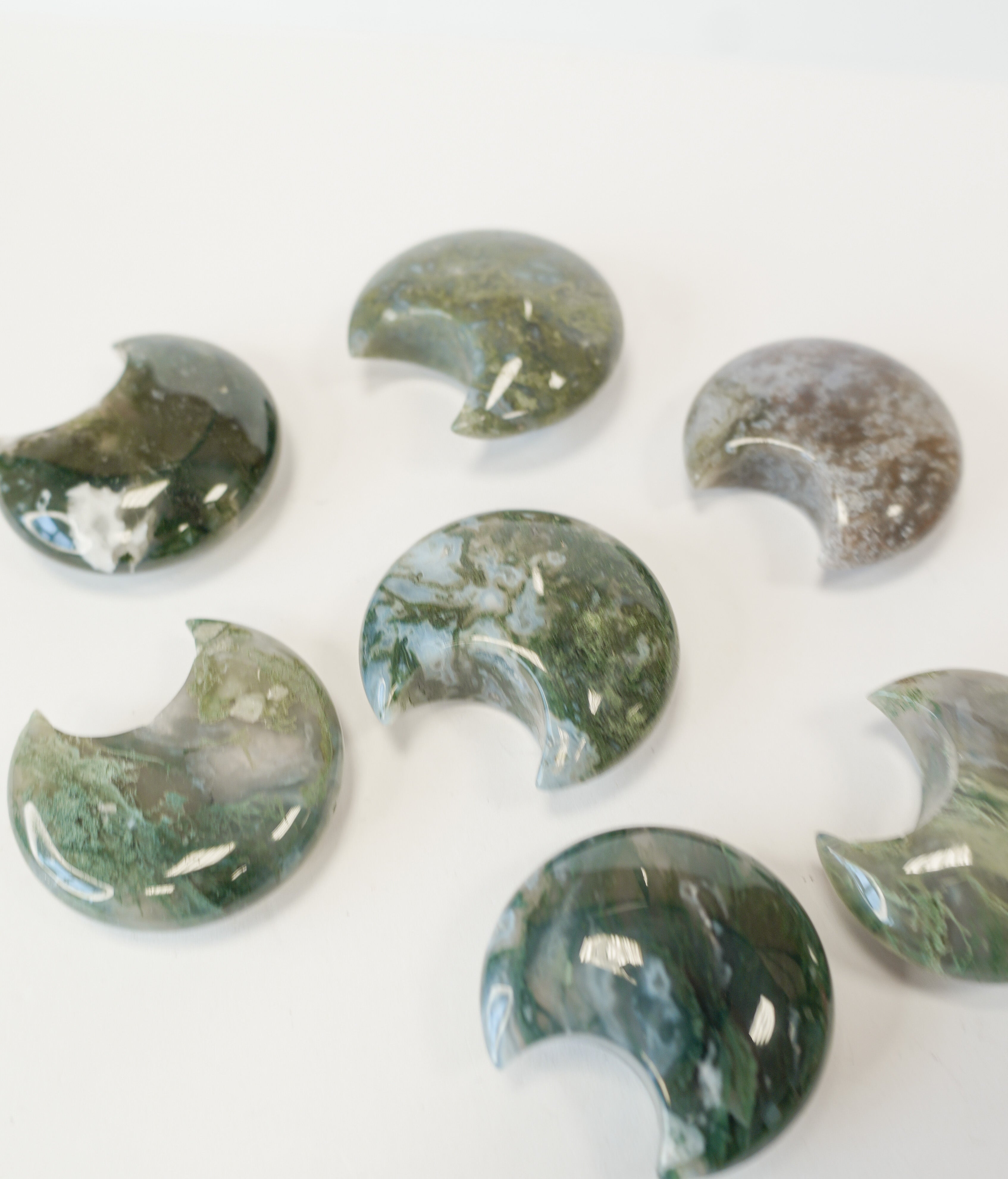 Luna de Ágata Musgosa – Armonía, Naturaleza y Crecimiento Interior