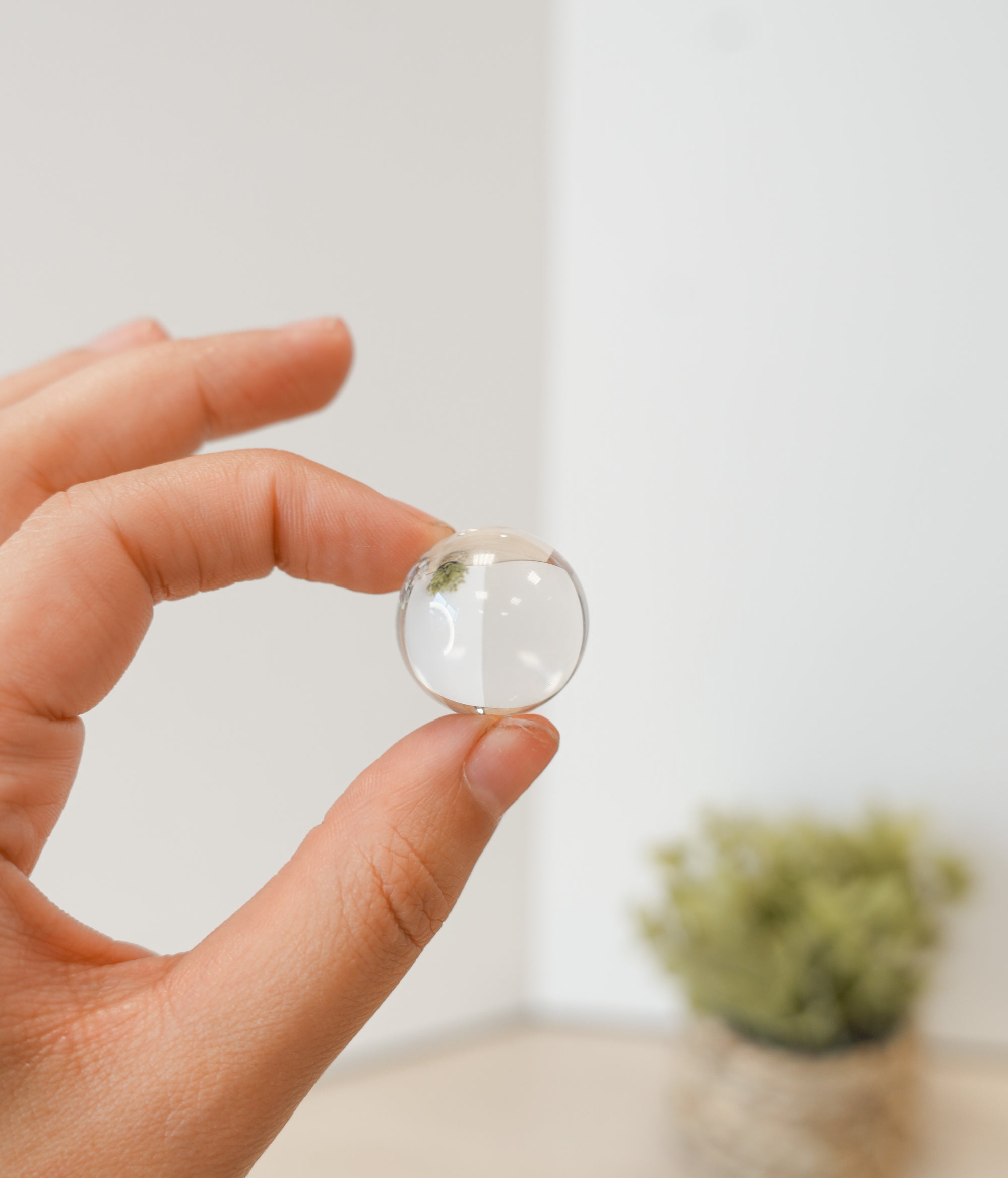 Esfera de Cuarzo del Himalaya – Pureza, Luz y Energía Elevada