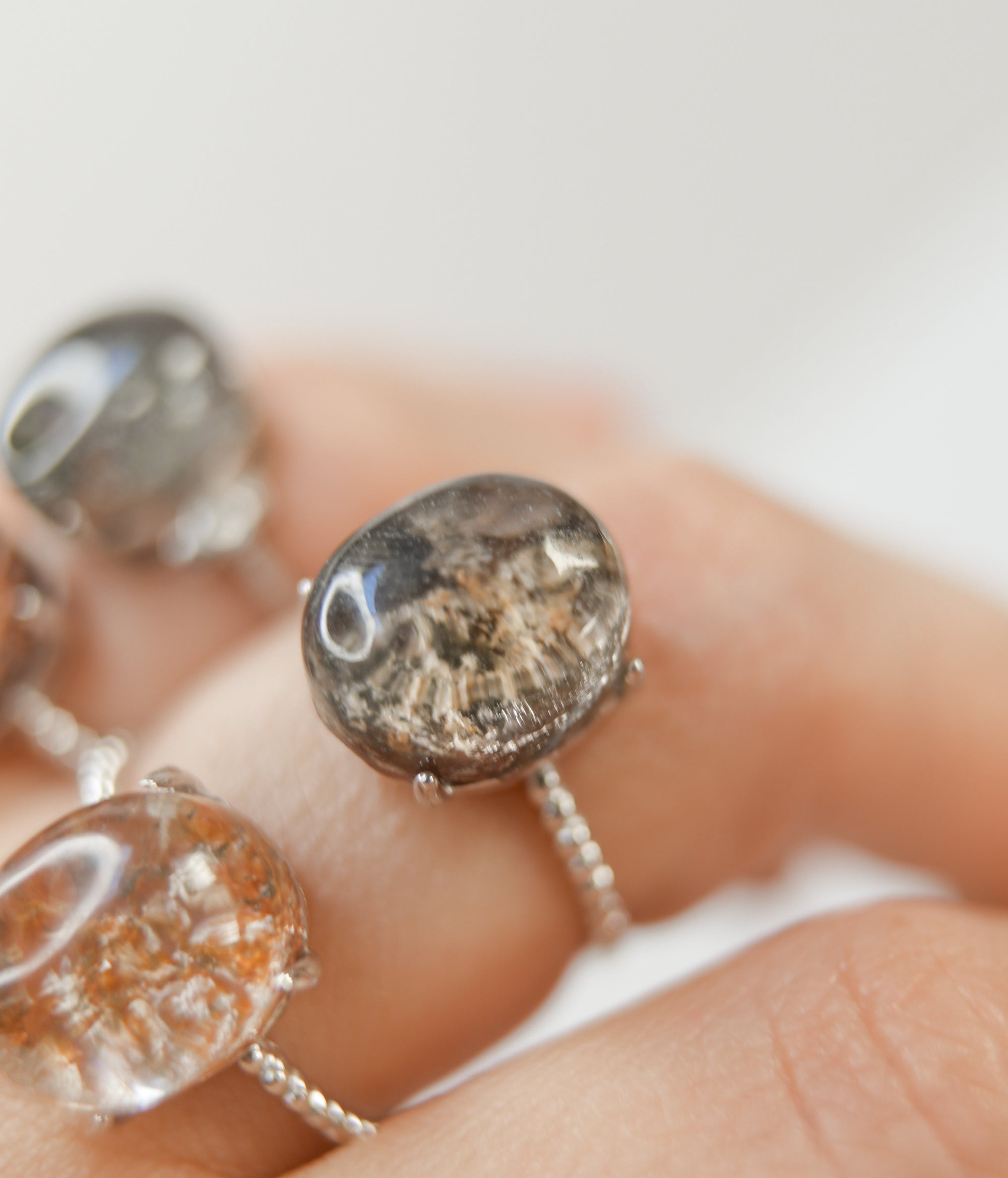 Anillo de Cuarzo Chamánico en Plata – Visión, Sanación y Conexión Espiritual