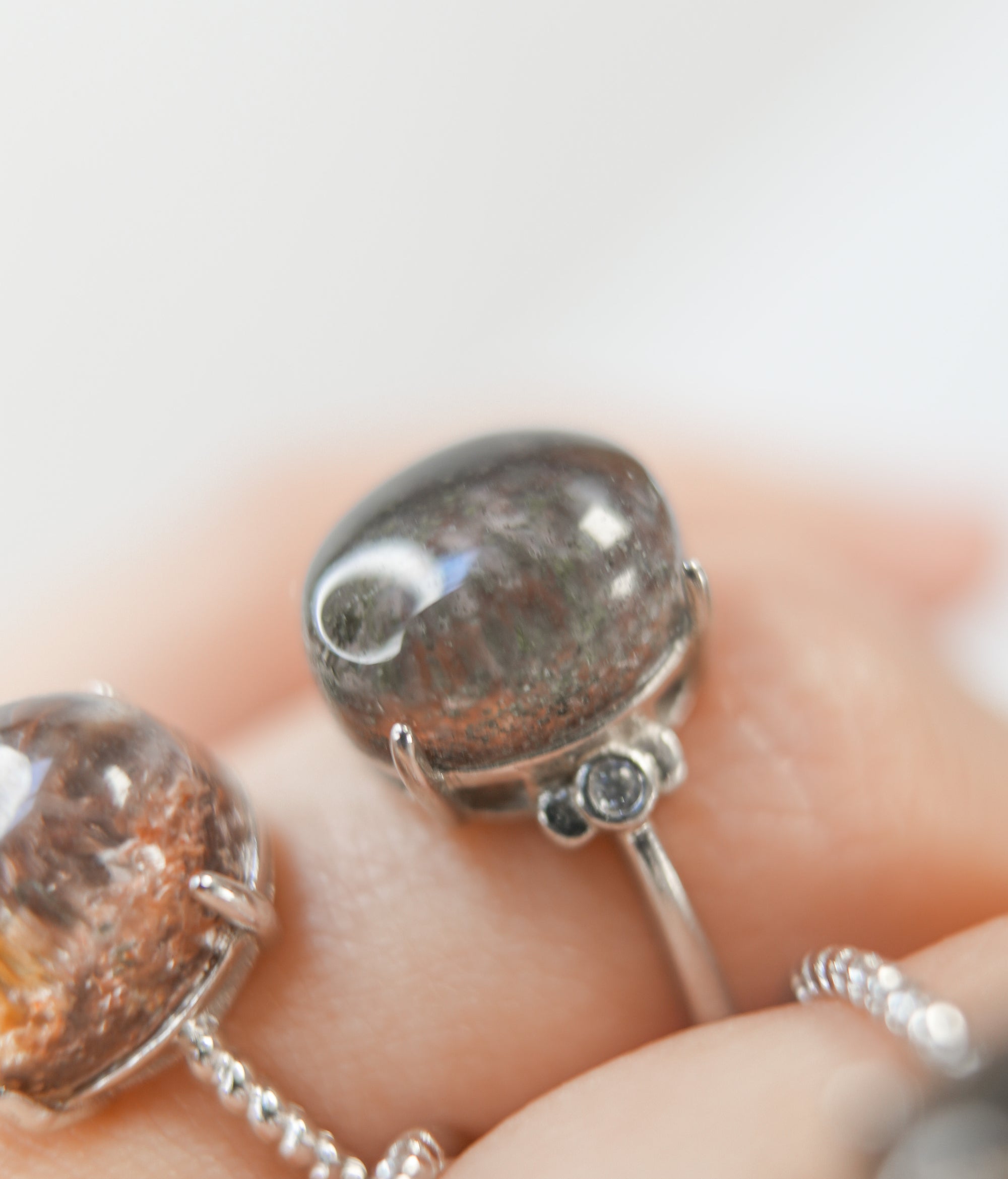 Anillo de Cuarzo Chamánico en Plata – Visión, Sanación y Conexión Espiritual