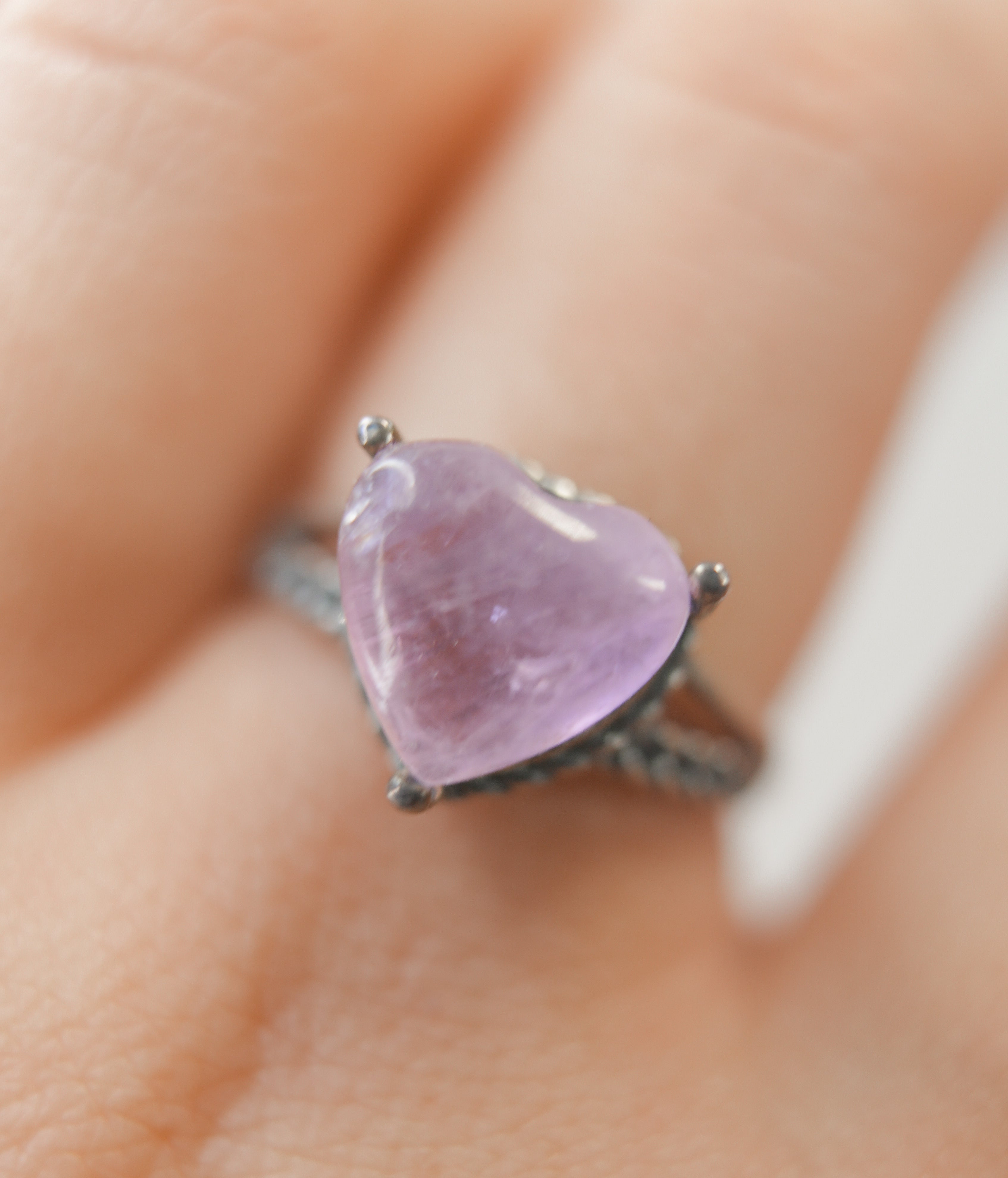 Anillo Corazón de Kunzita en Plata – Amor, Calma y Apertura del Corazón