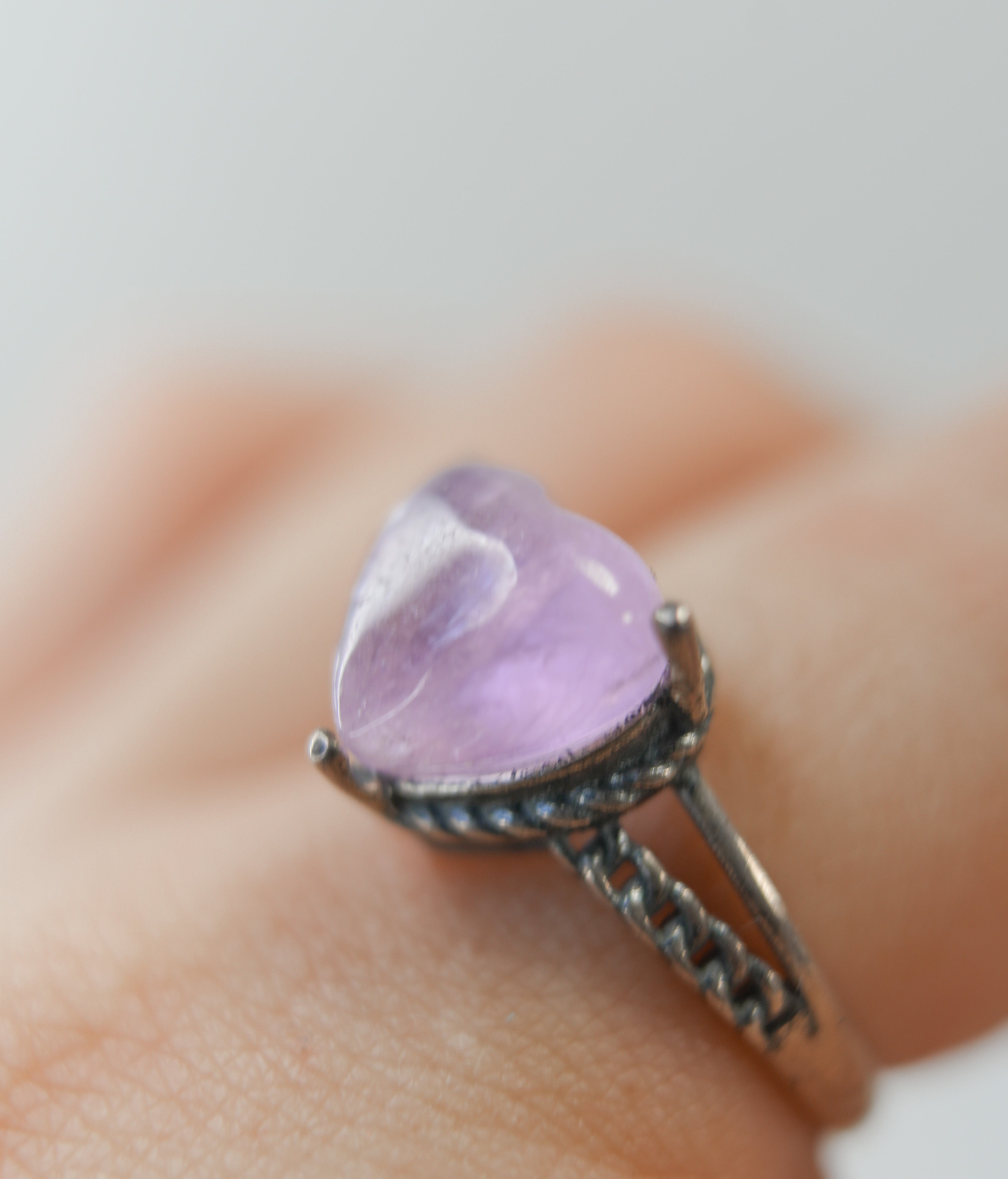Anillo Corazón de Kunzita en Plata – Amor, Calma y Apertura del Corazón