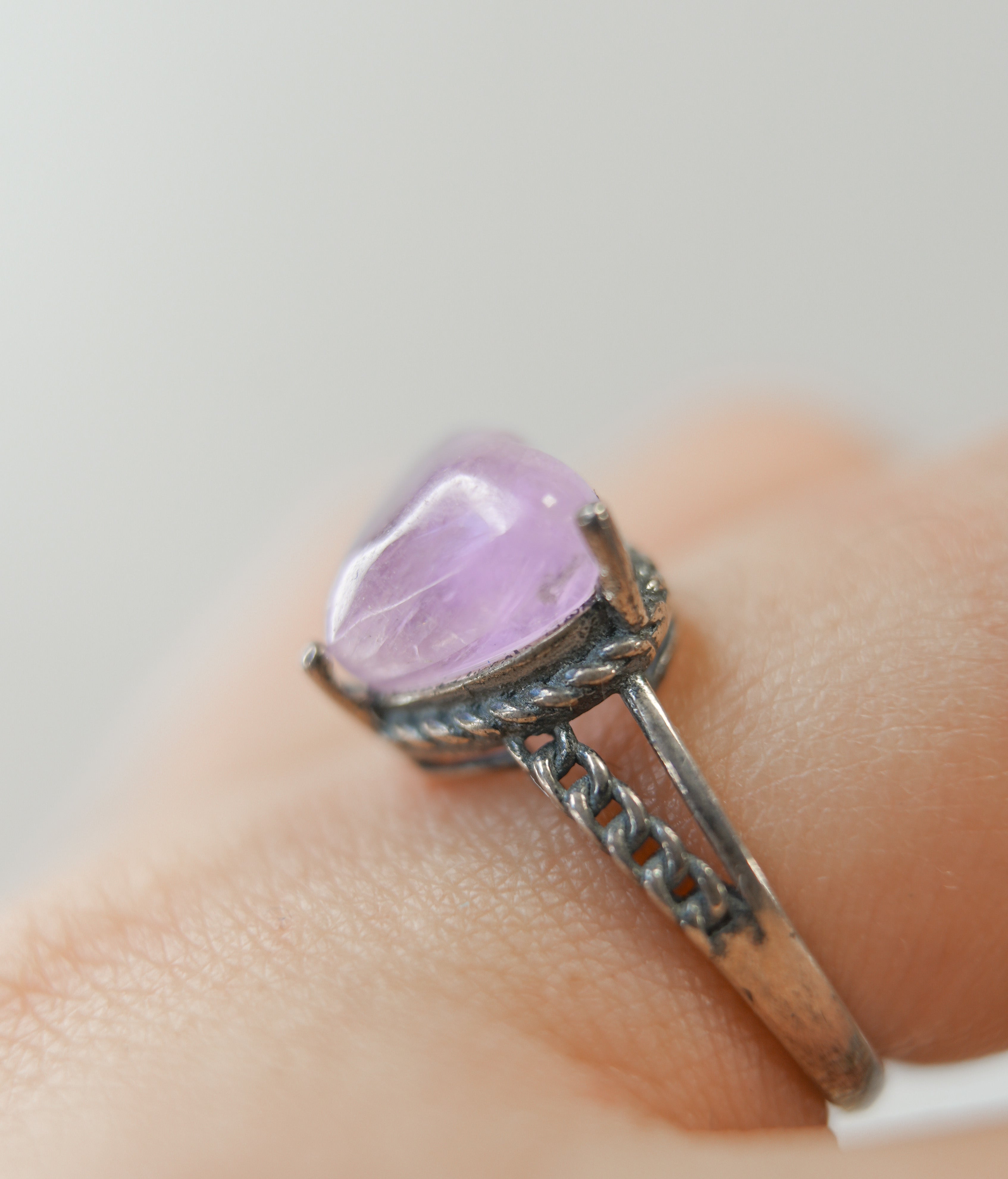 Anillo Corazón de Kunzita en Plata – Amor, Calma y Apertura del Corazón
